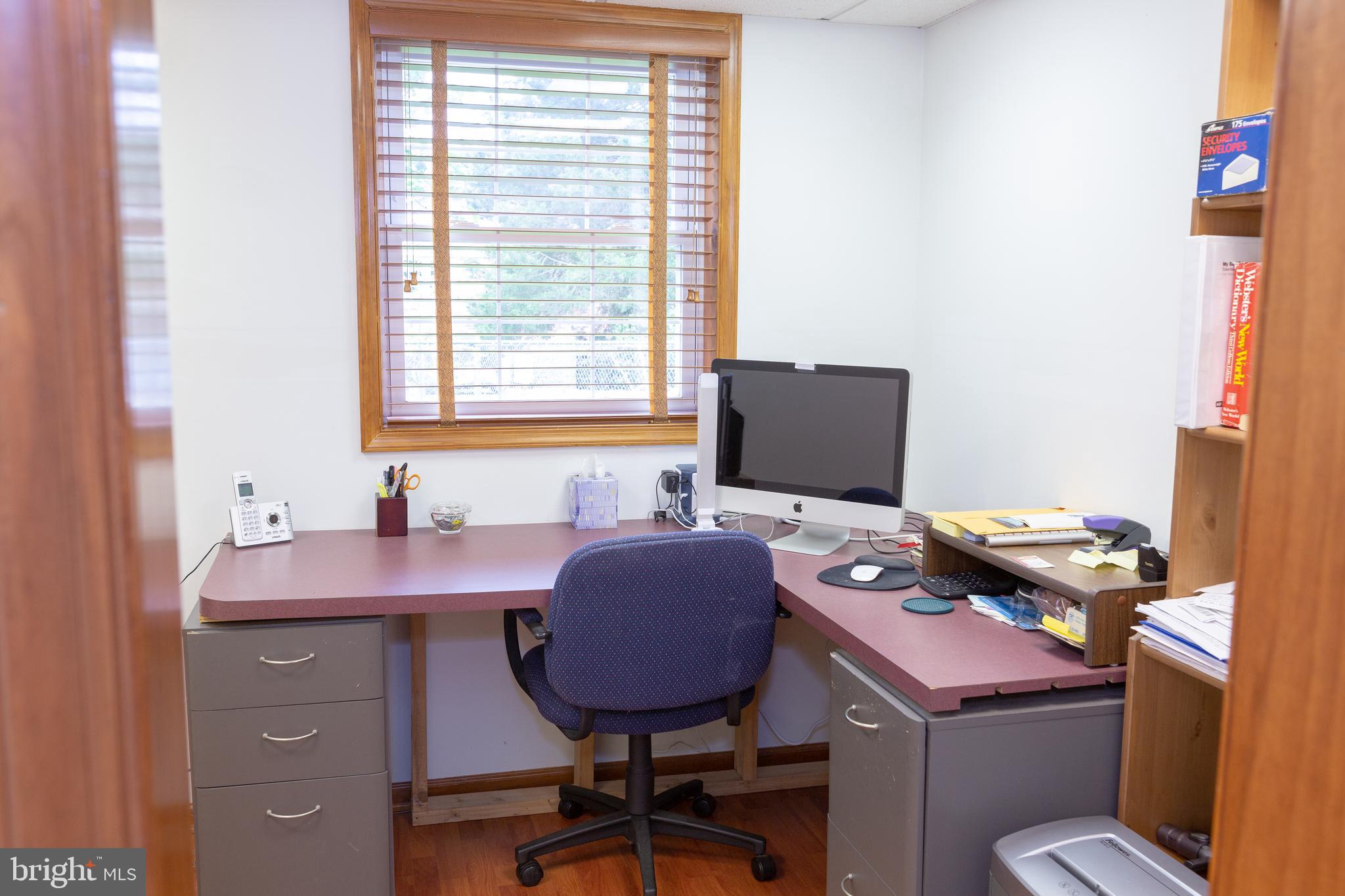 LANDMARK SQUARE - Residential