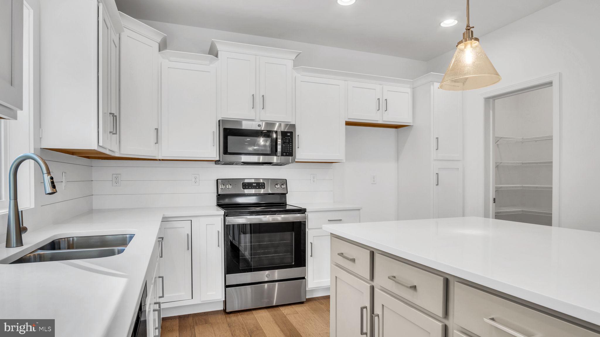 ROCKVILLE ESTATES - Residential