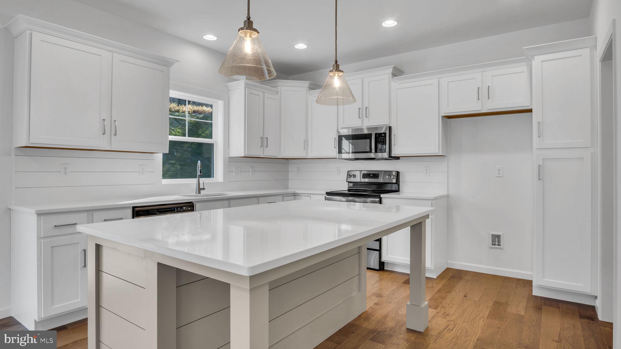 ROCKVILLE ESTATES - Residential