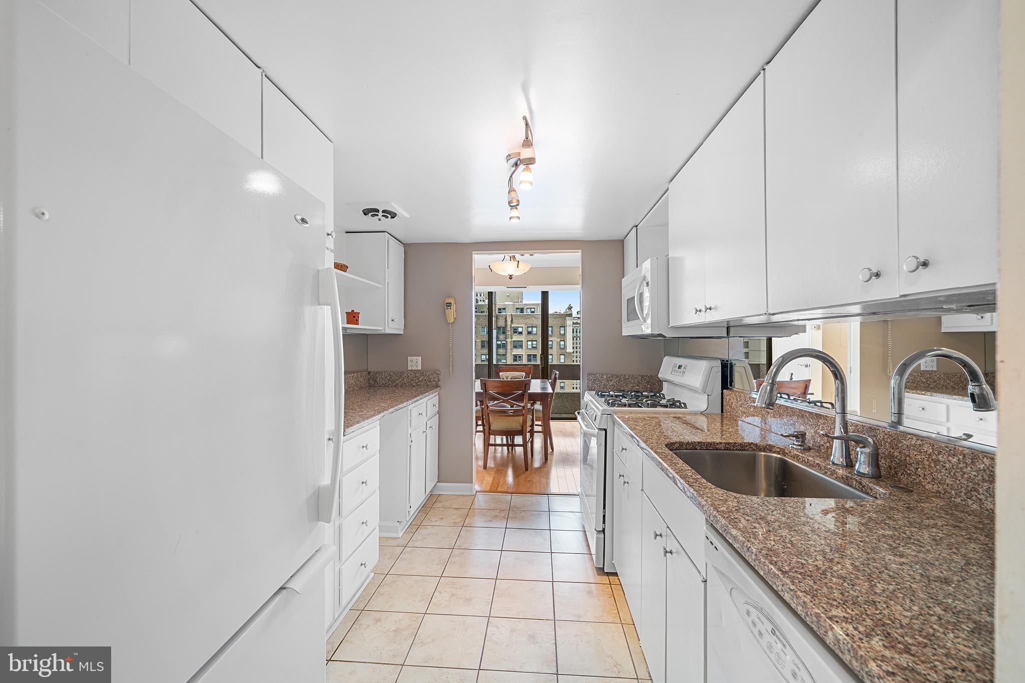 AVENUE OF THE ARTS - Residential