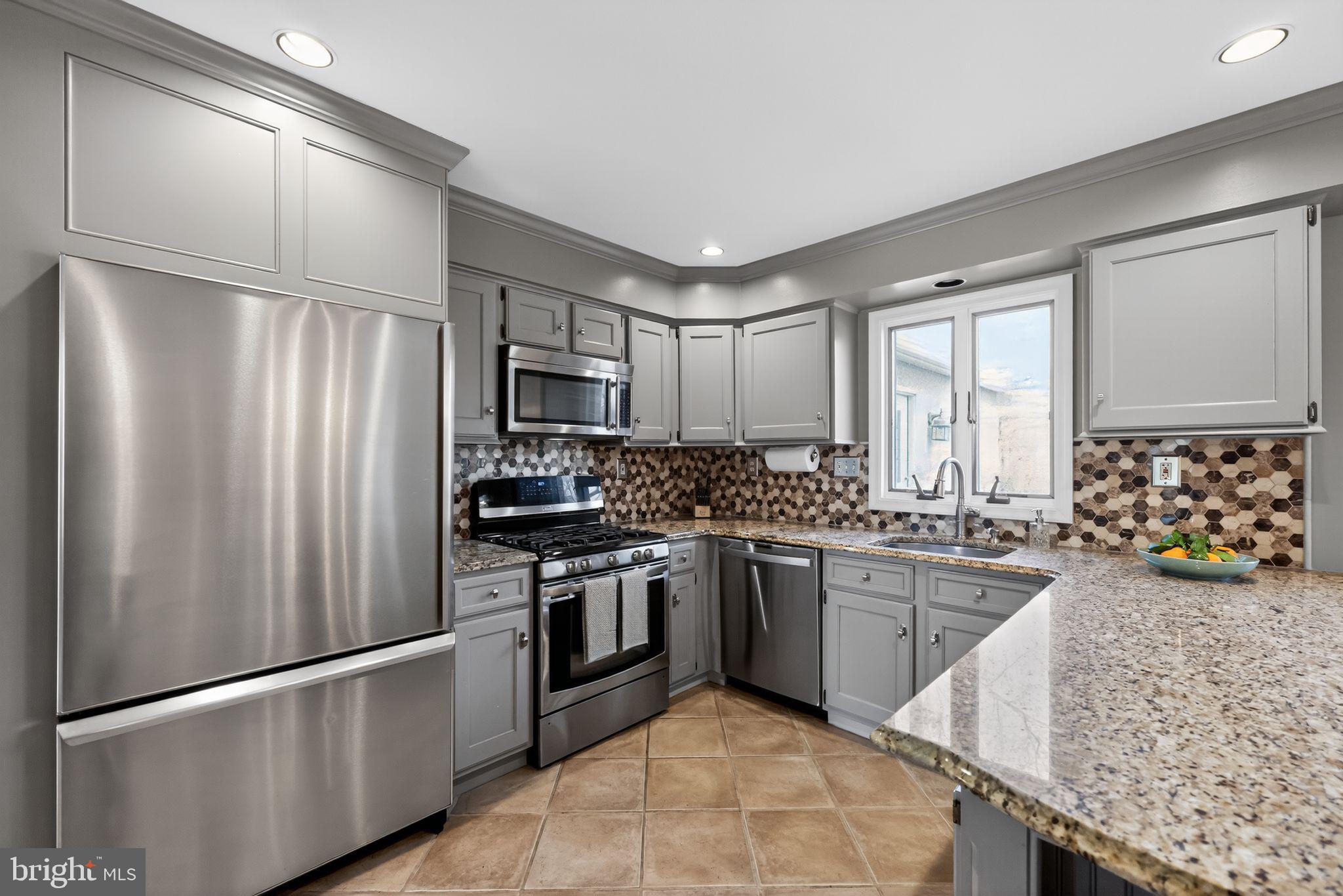 MAKEFIELD ESTATES - Residential