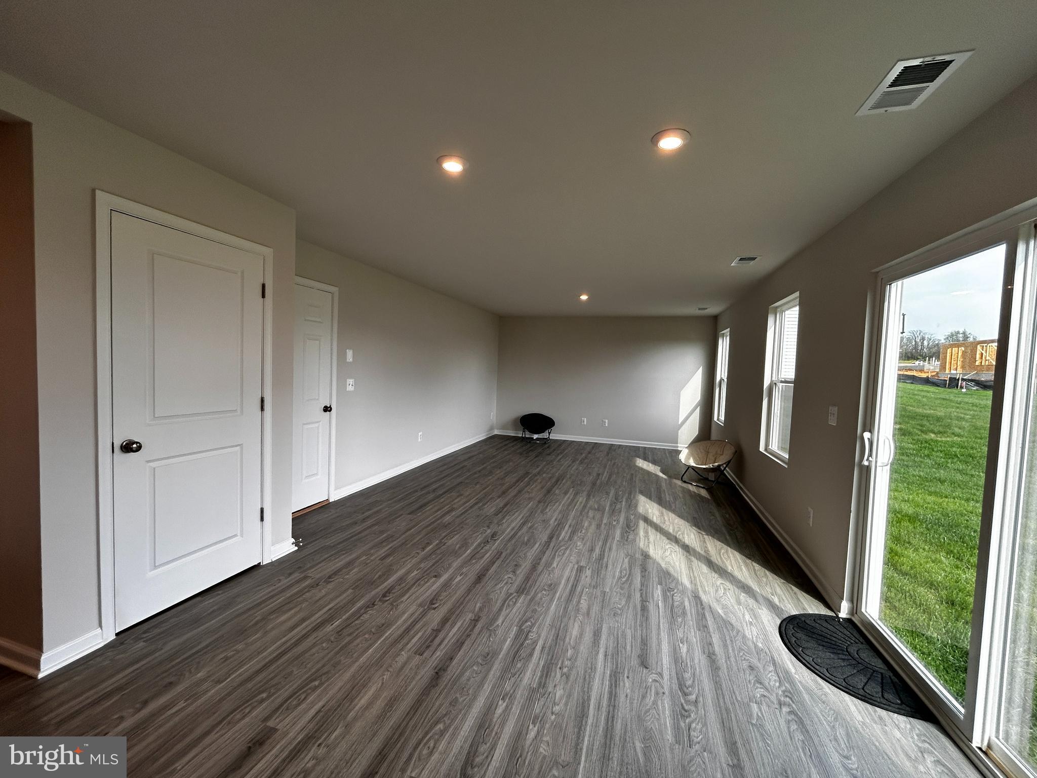 STONE SPRING - Residential Lease