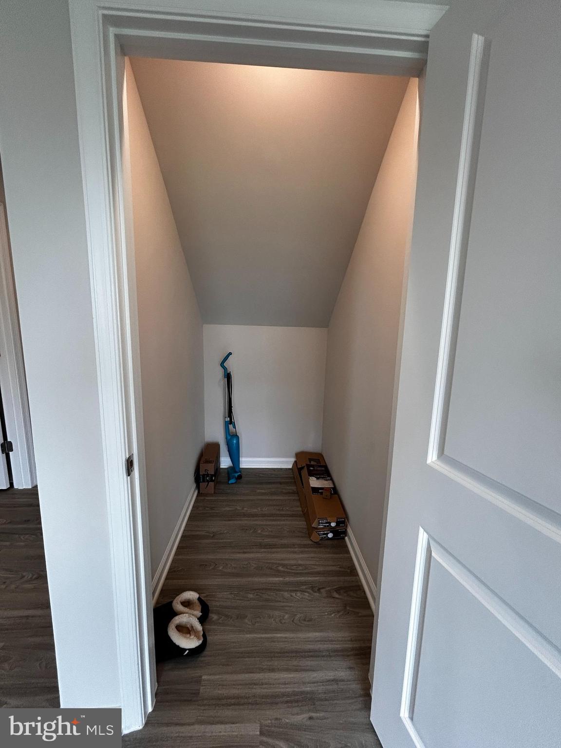 STONE SPRING - Residential Lease