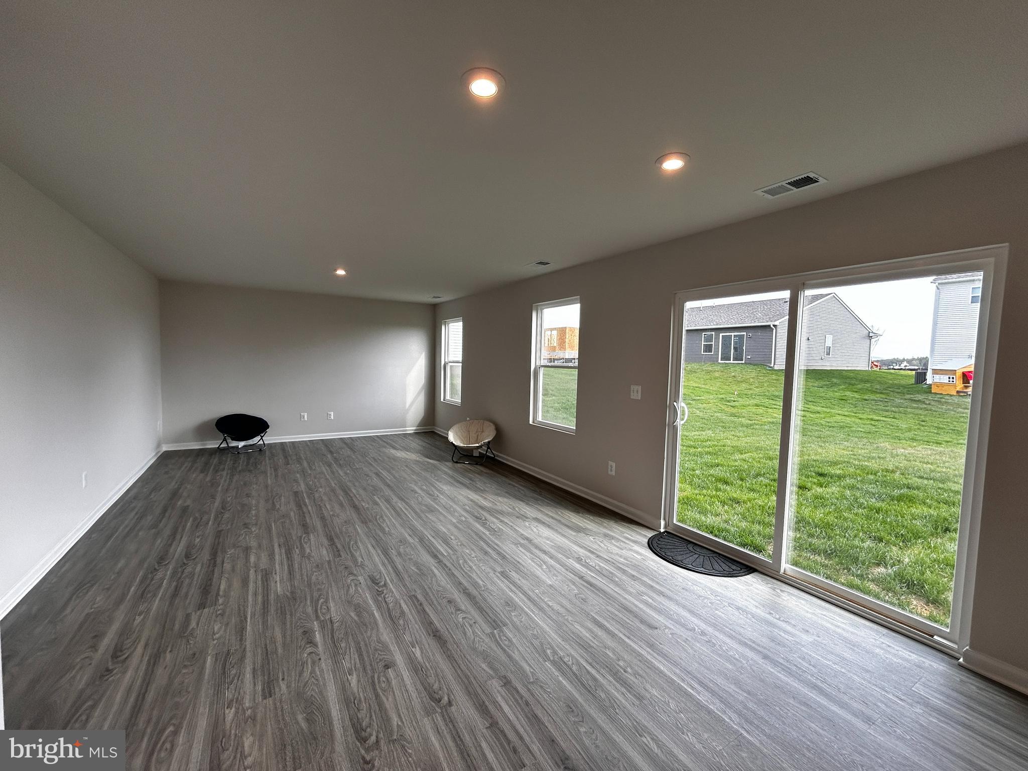 STONE SPRING - Residential Lease