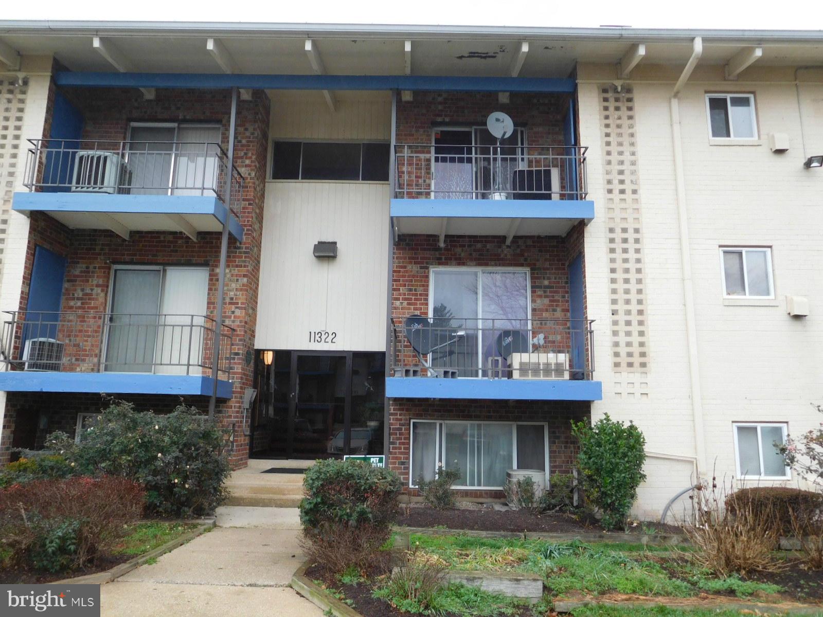 Great opportunity for 1st time home buyer or investor! Large top floor unit with 1 bedroom/1 full bathroom, Wood-beamed cathedral ski-chalet ceiling, private balcony. Condo fee included all utilities, water, reserve parking, snow removal, tennis courts, playground and pool. Property sold "AS IS" condition, Inspection for purpose only