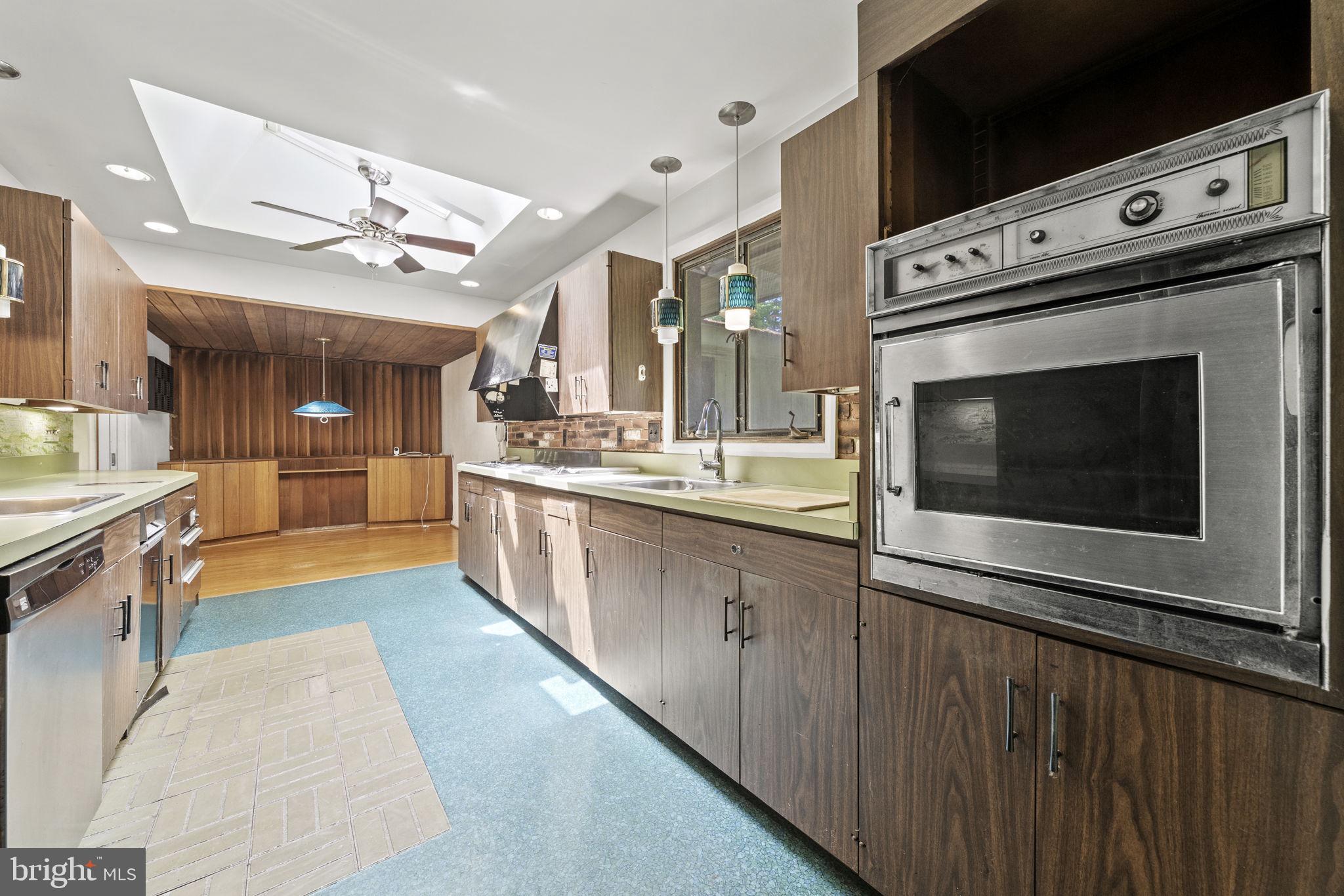 TULIP HILL - Residential