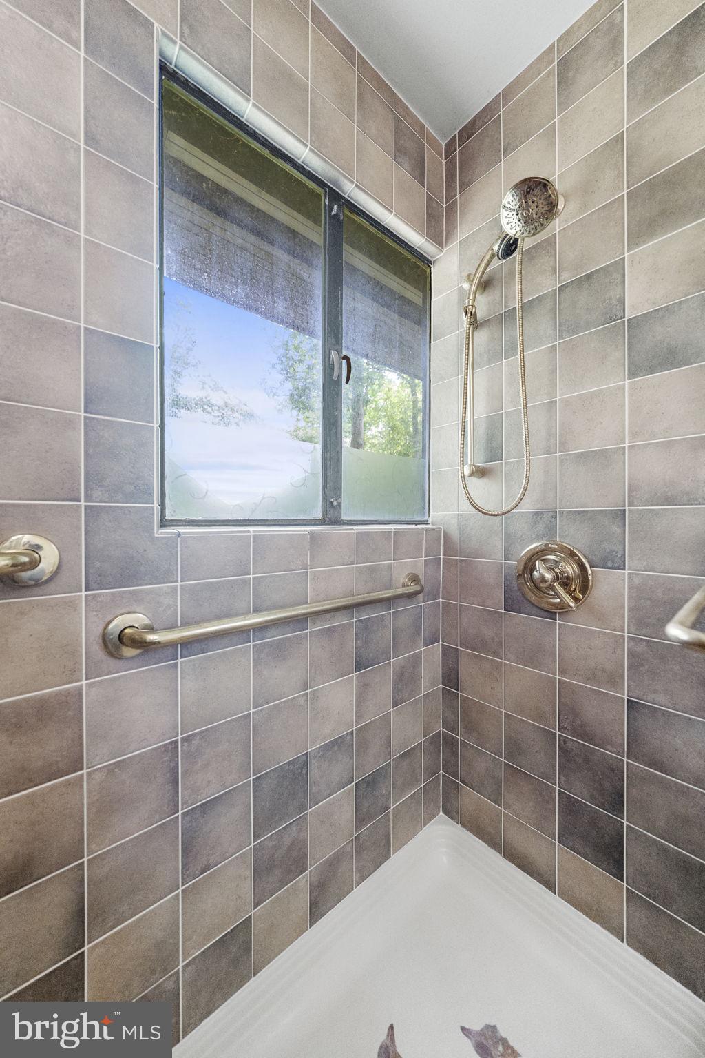 TULIP HILL - Residential