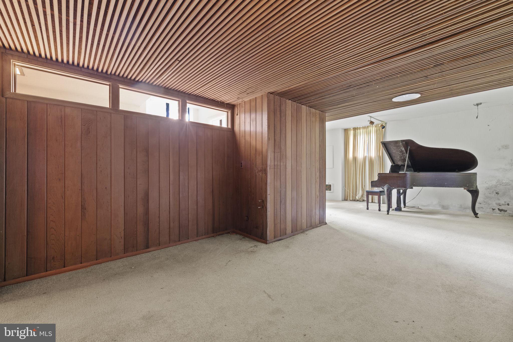 TULIP HILL - Residential