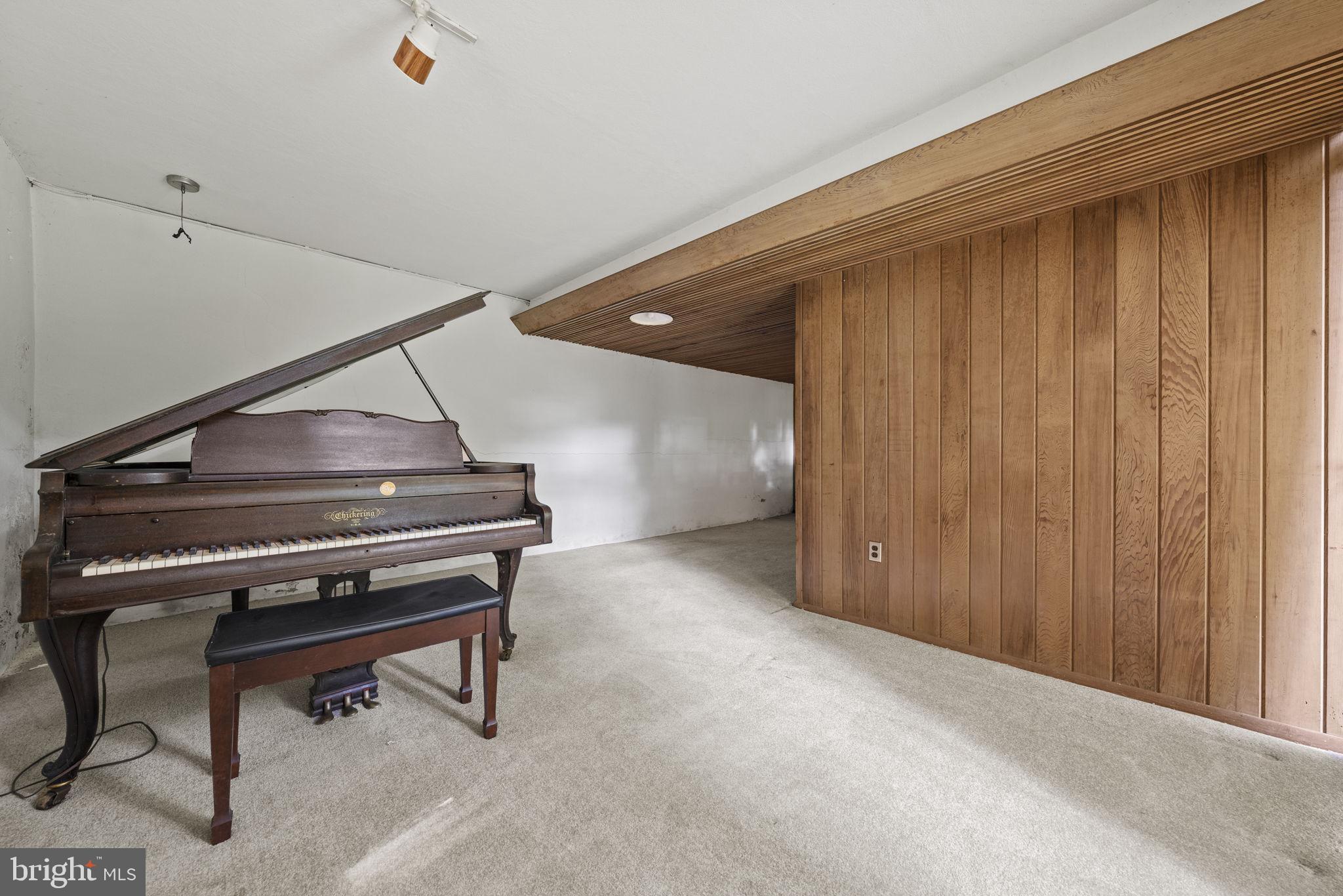 TULIP HILL - Residential