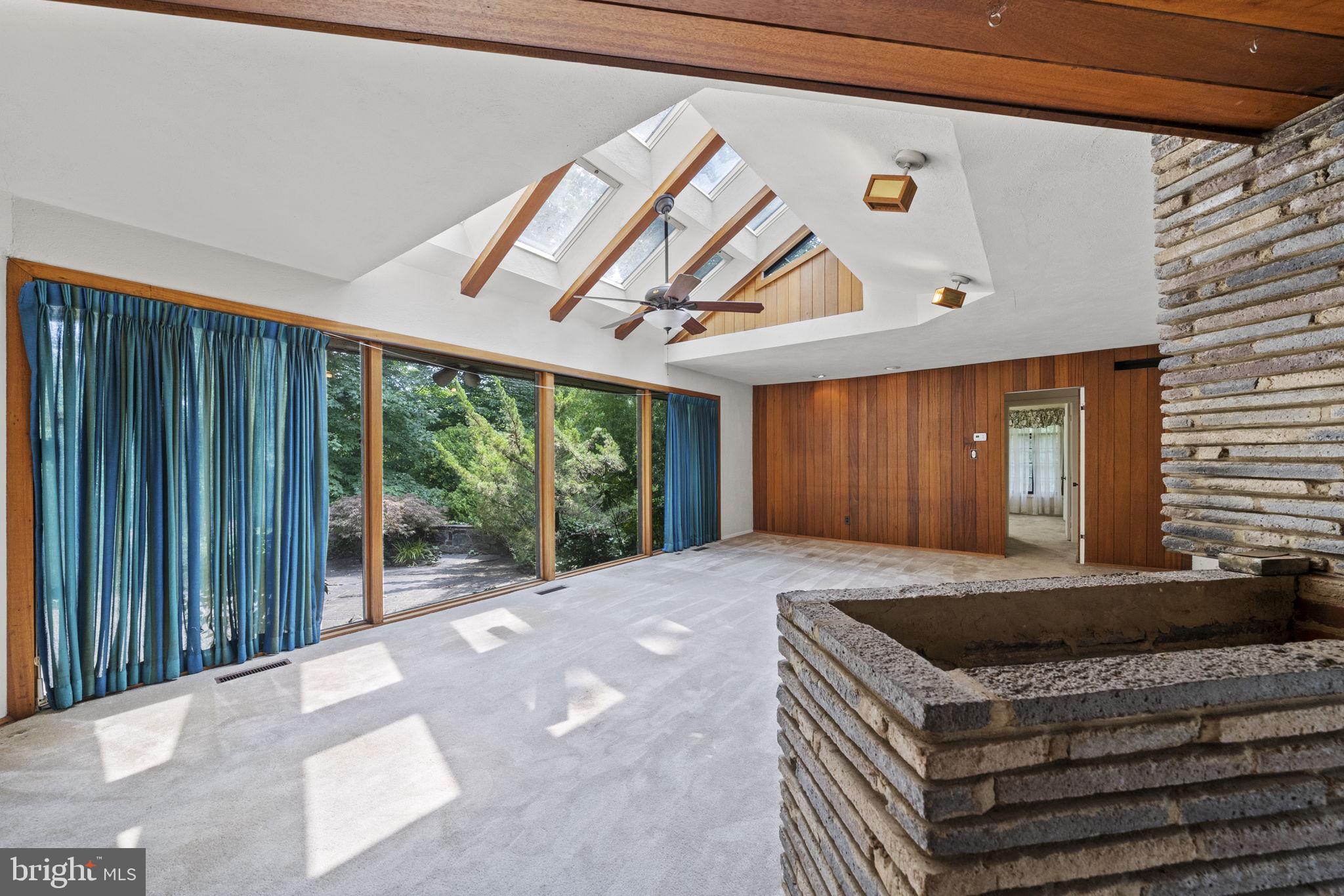 TULIP HILL - Residential