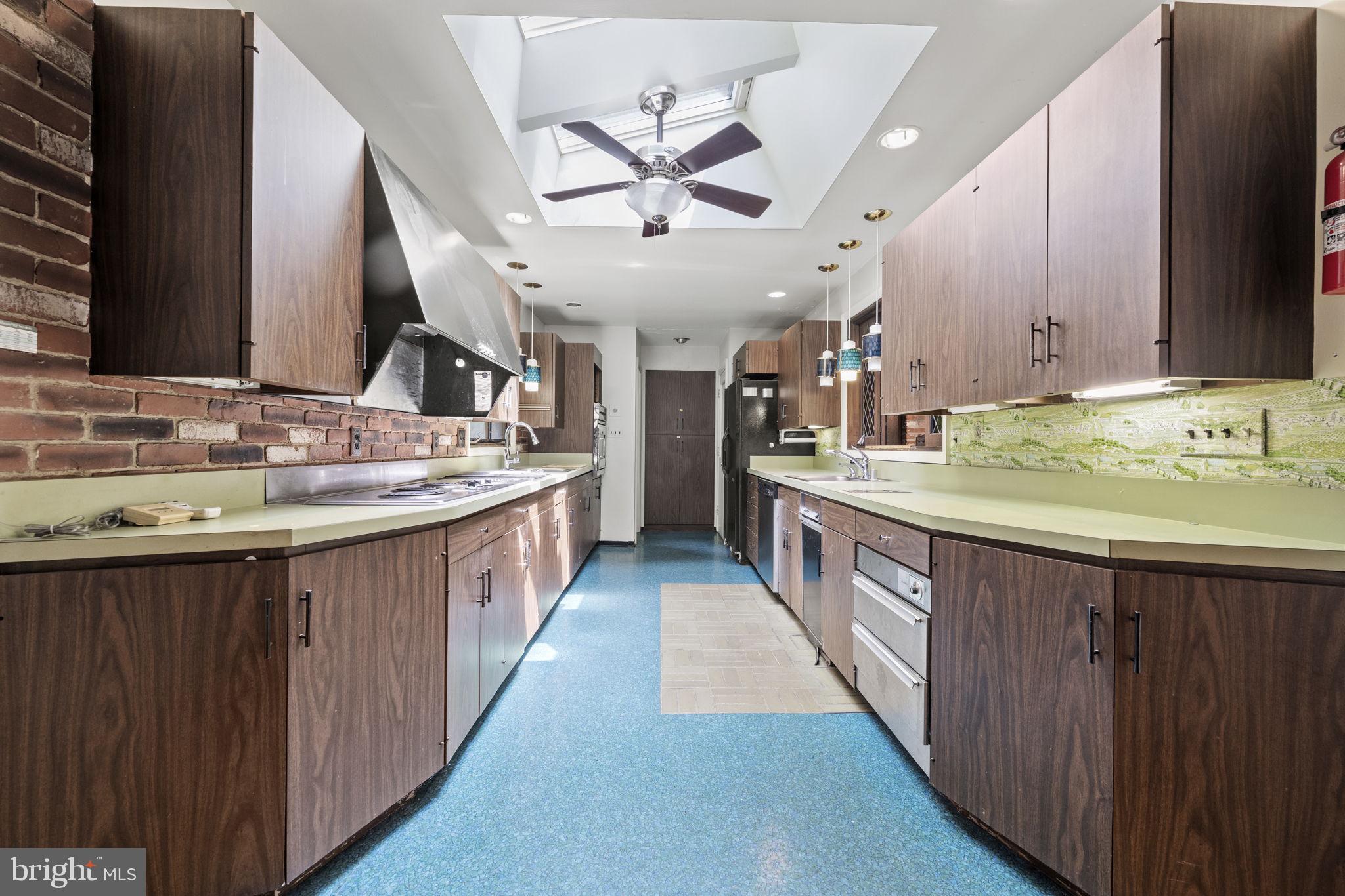 TULIP HILL - Residential