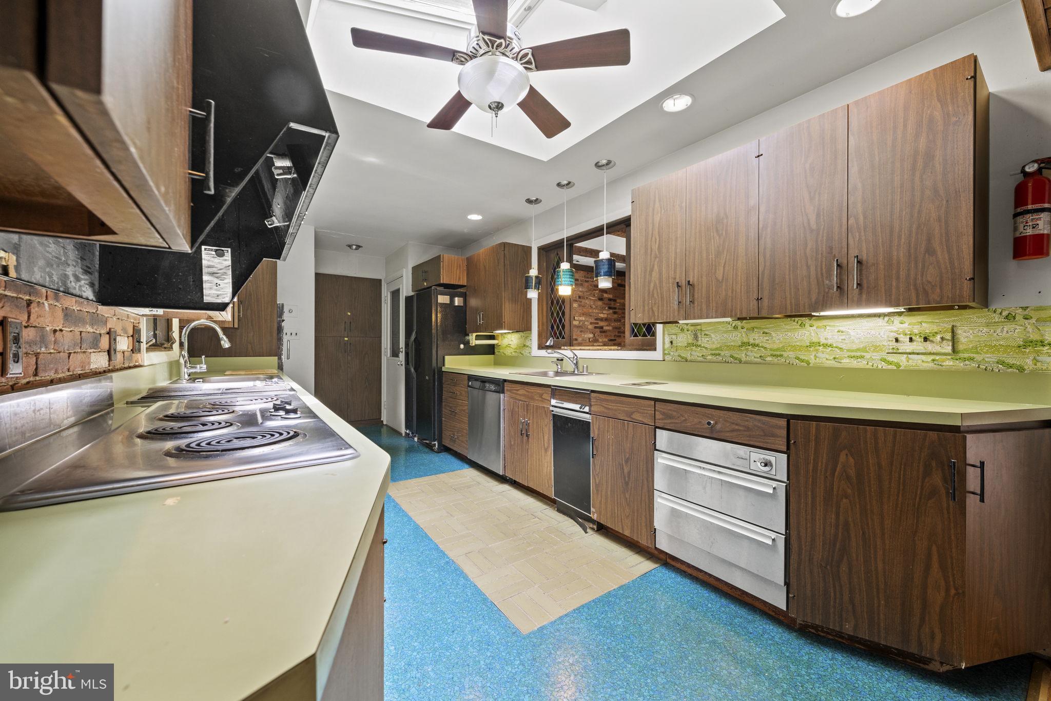 TULIP HILL - Residential