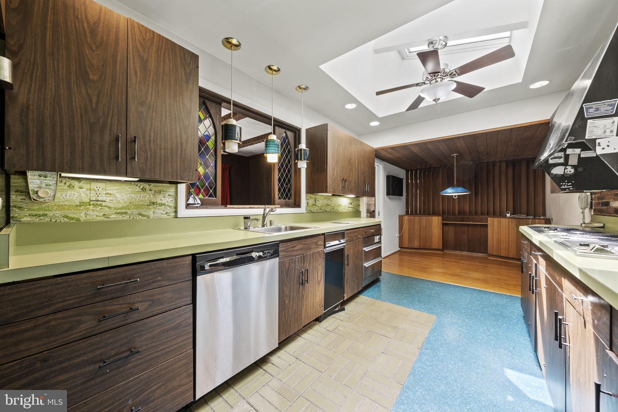 TULIP HILL - Residential