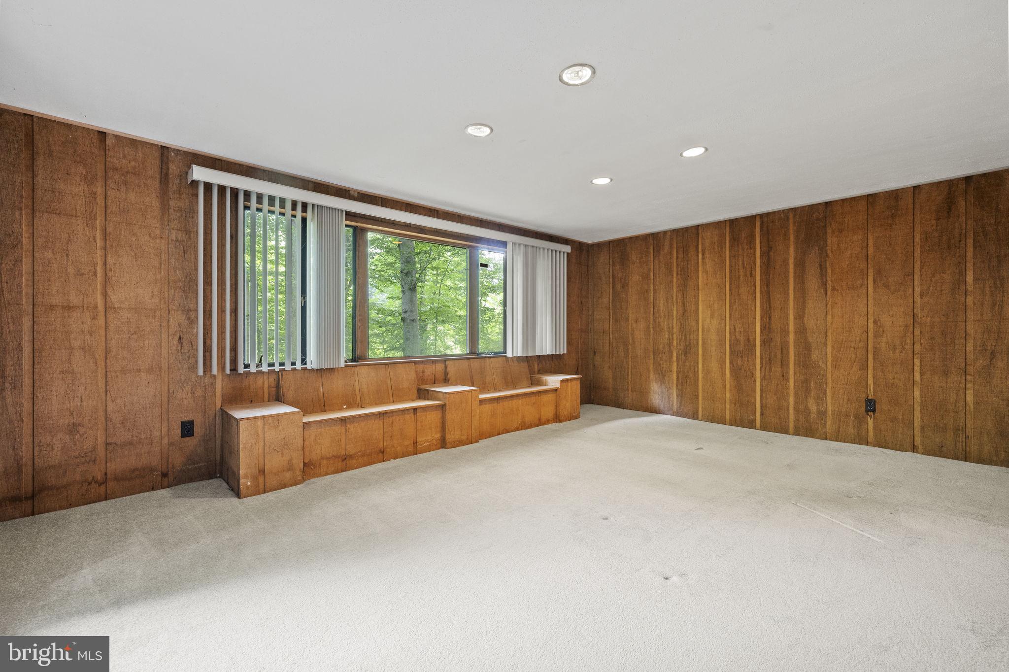 TULIP HILL - Residential