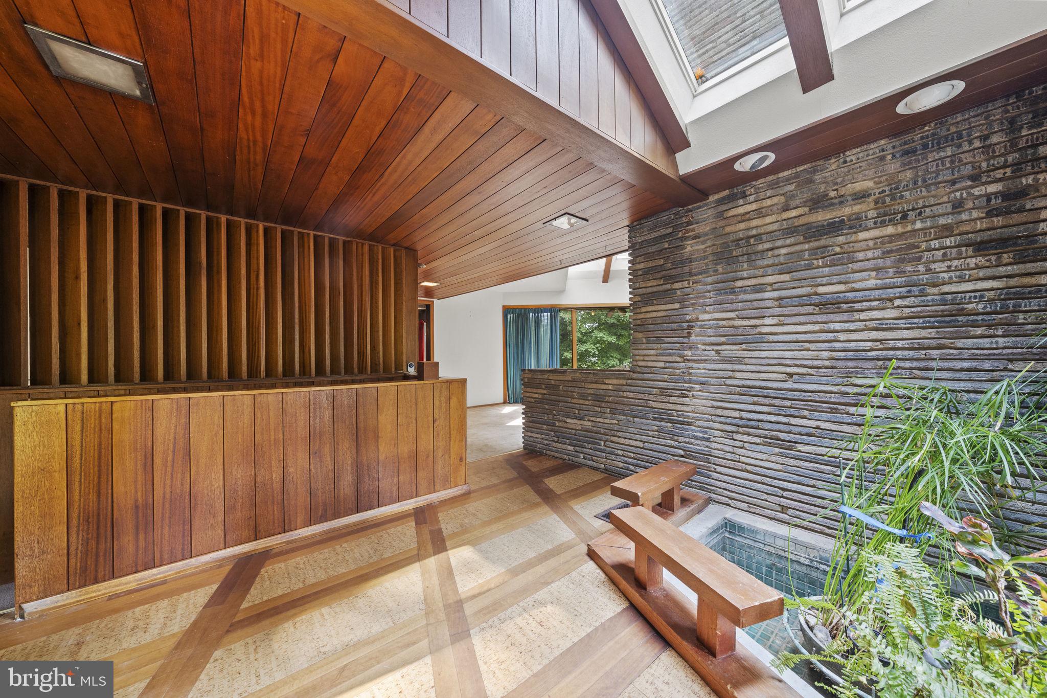 TULIP HILL - Residential