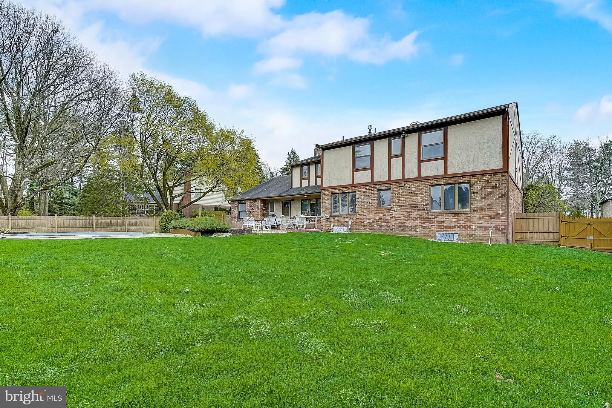 PINE MEADOWS - Residential