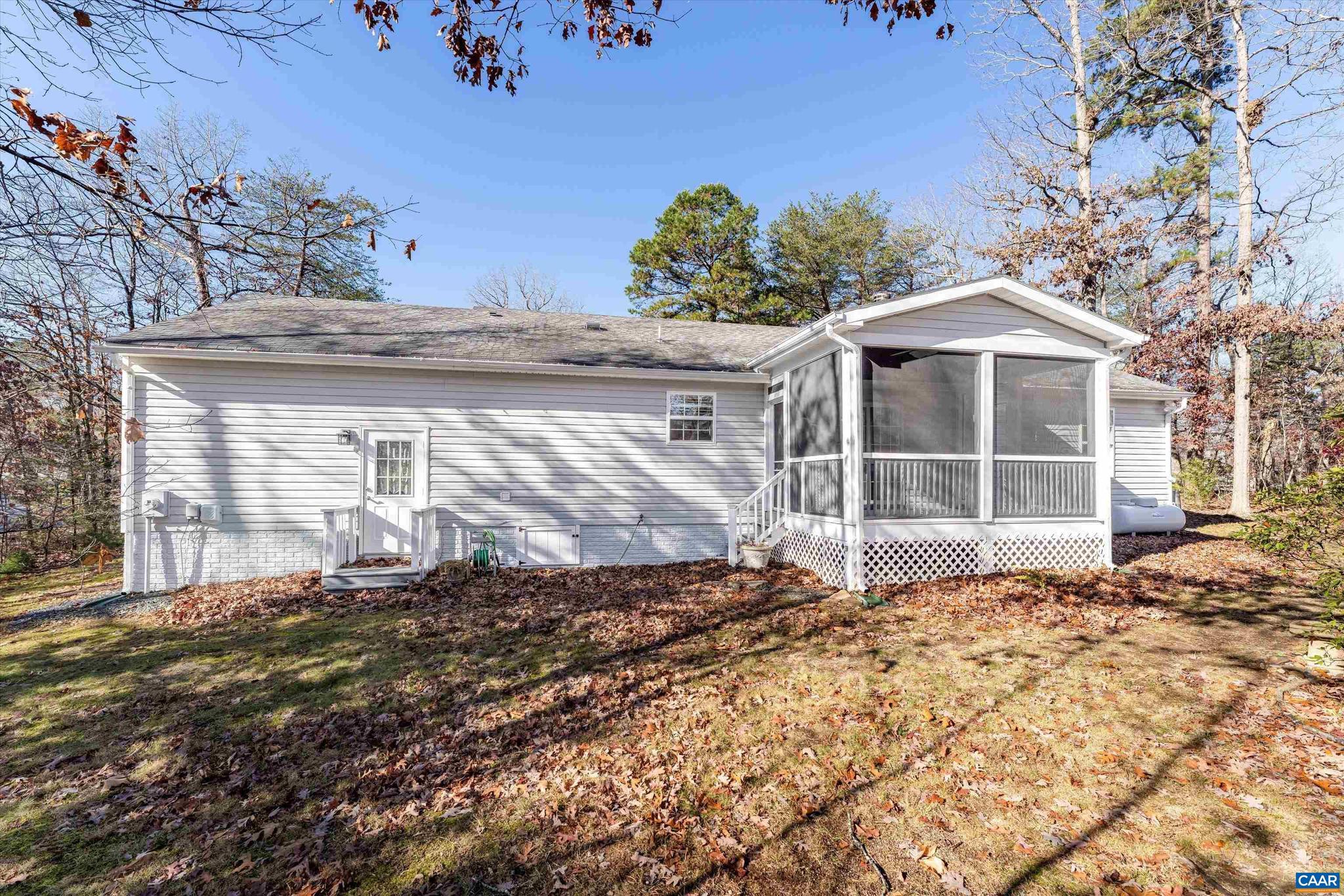 LAKE MONTICELLO - Residential