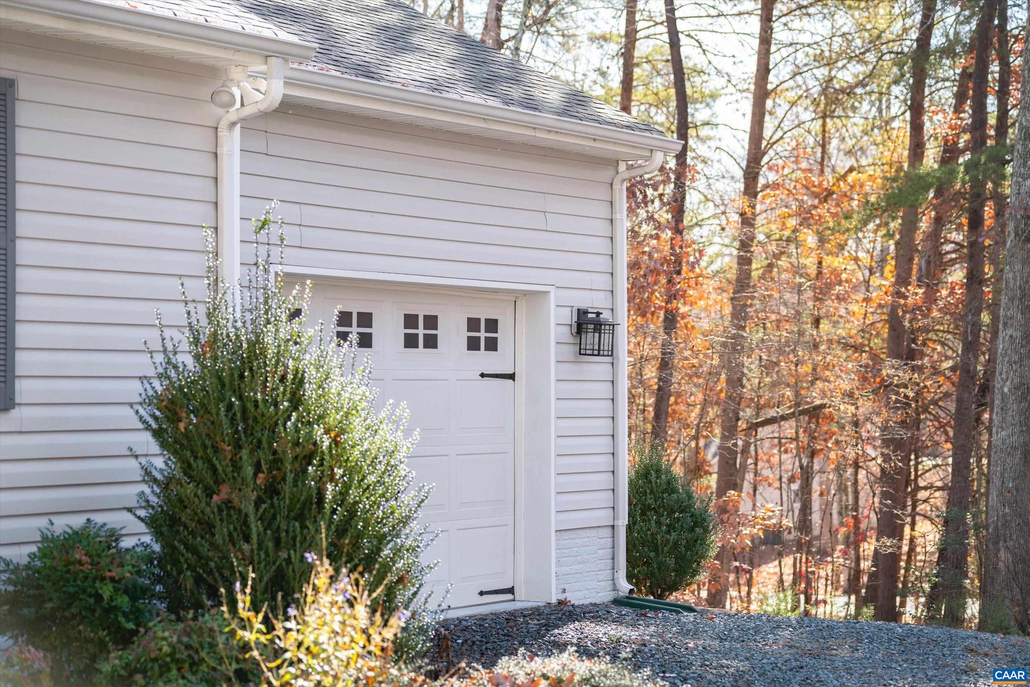 LAKE MONTICELLO - Residential