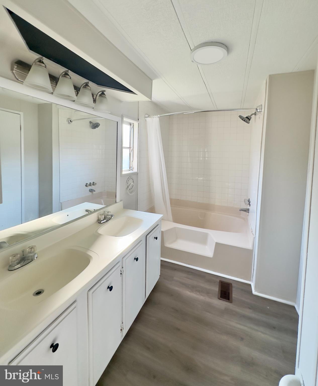 BRIARWOOD ESTATES - Residential