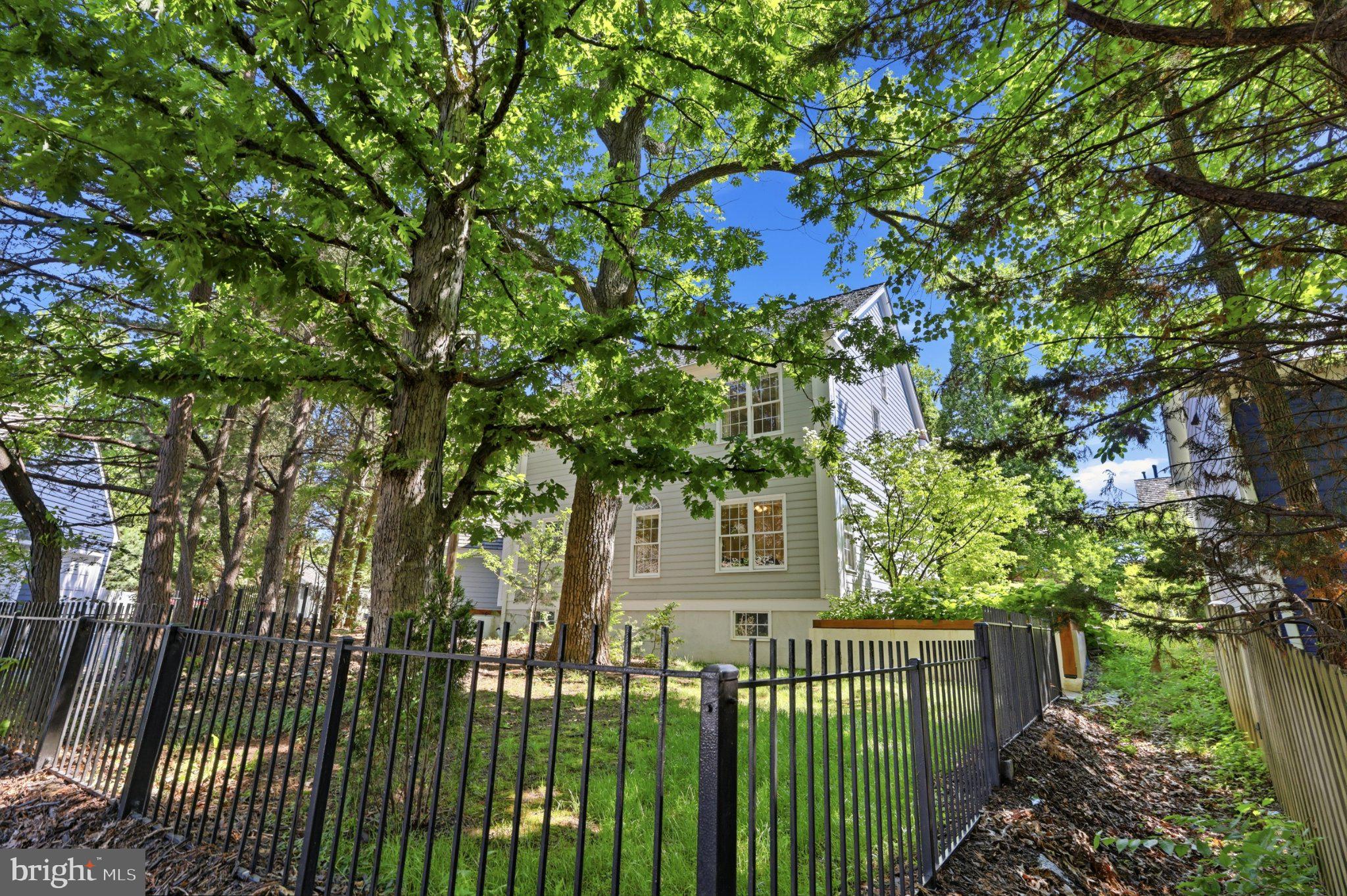 KENTLANDS - Residential