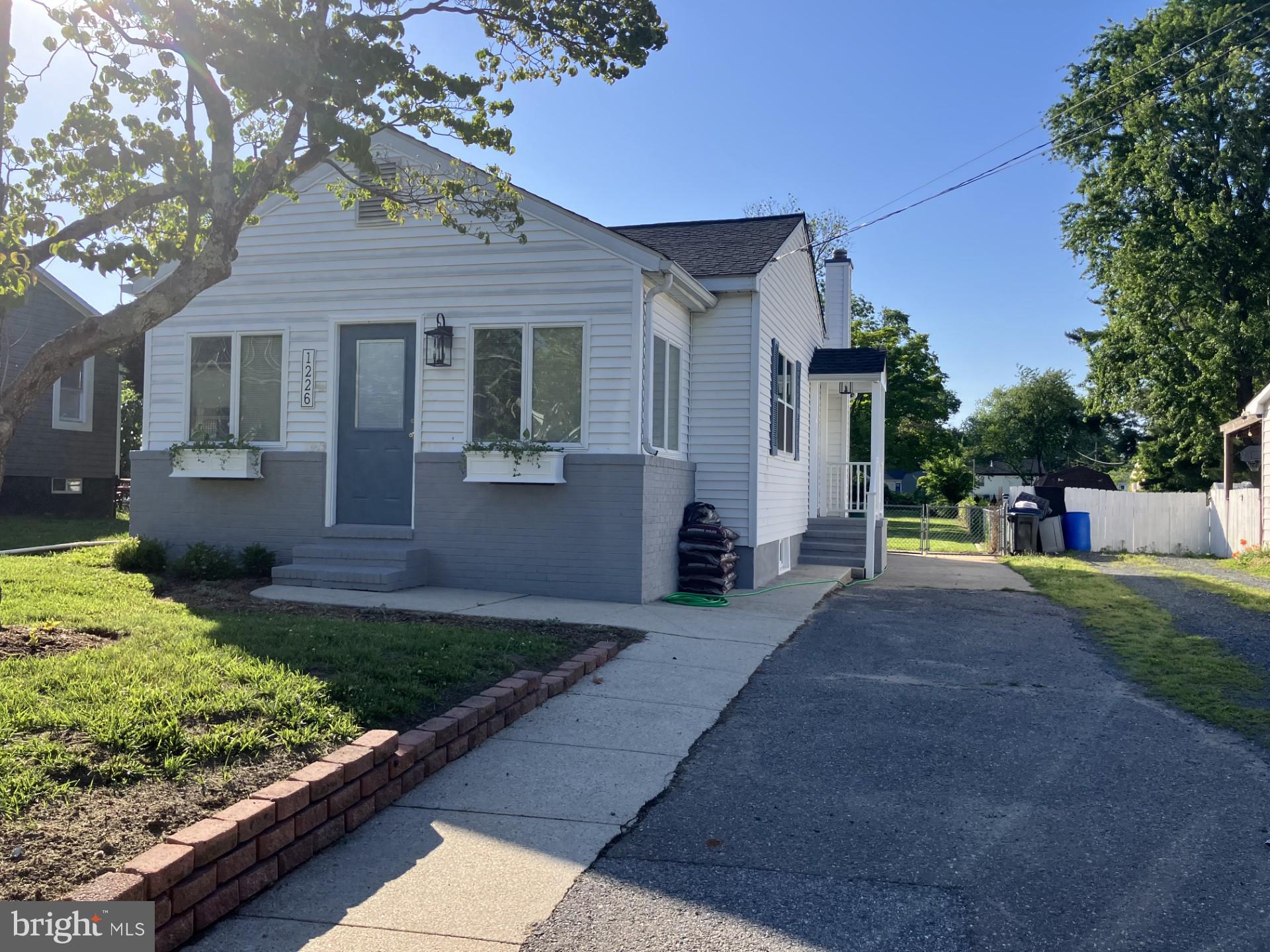 1226 TYLER AVENUE