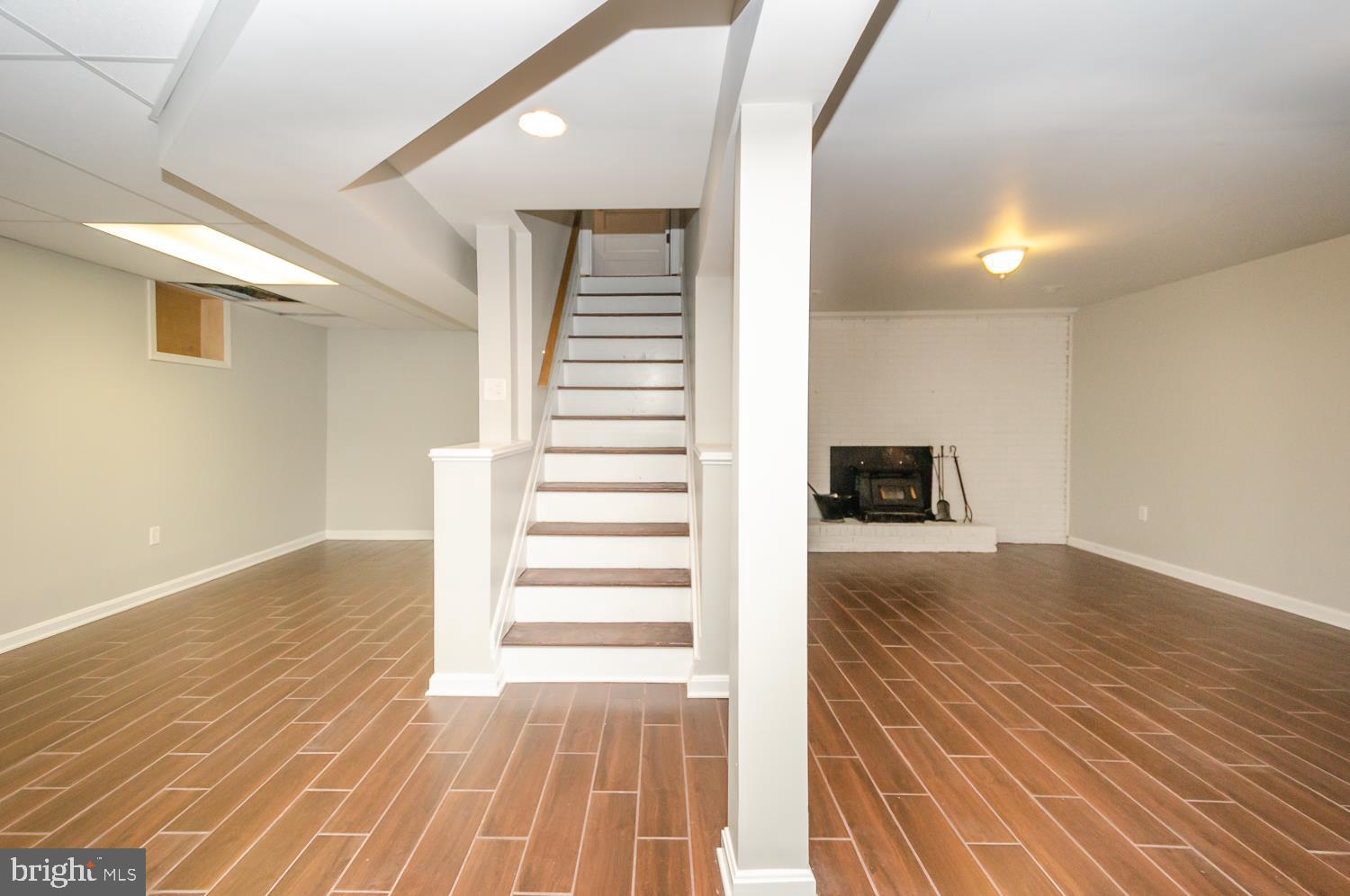 ELMHURST - Residential