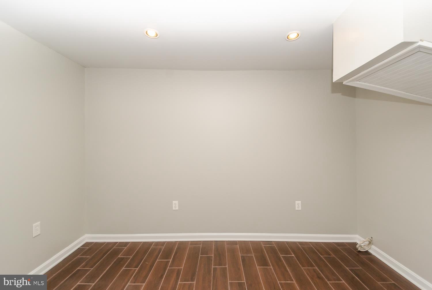 ELMHURST - Residential