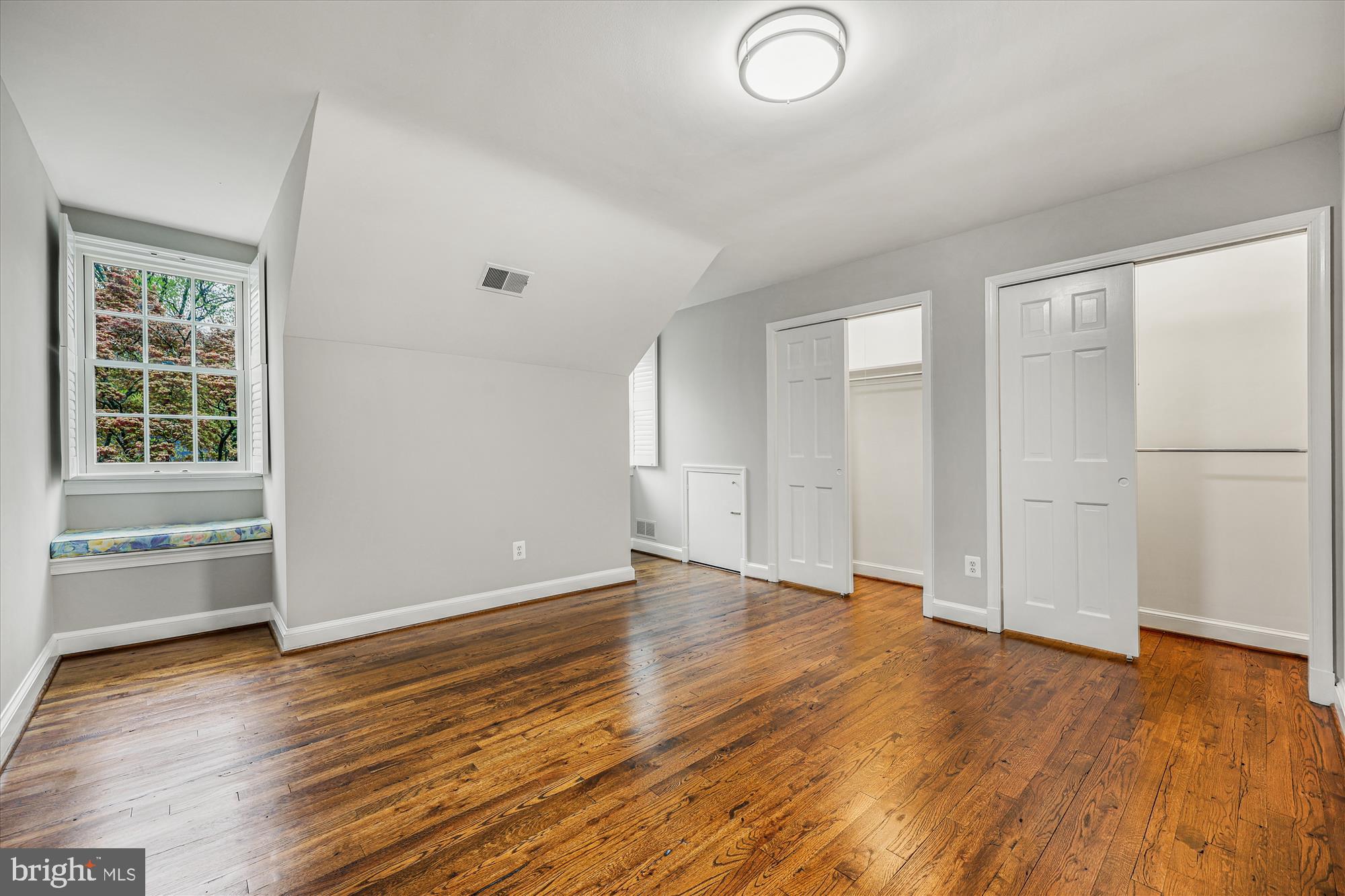 BRADLEY HILLS GROVE - Residential