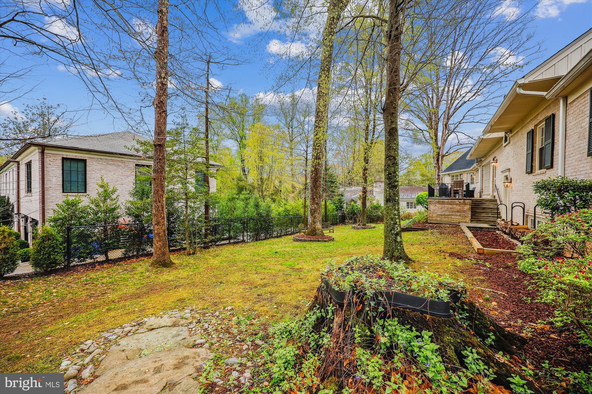 BRADLEY HILLS GROVE - Residential