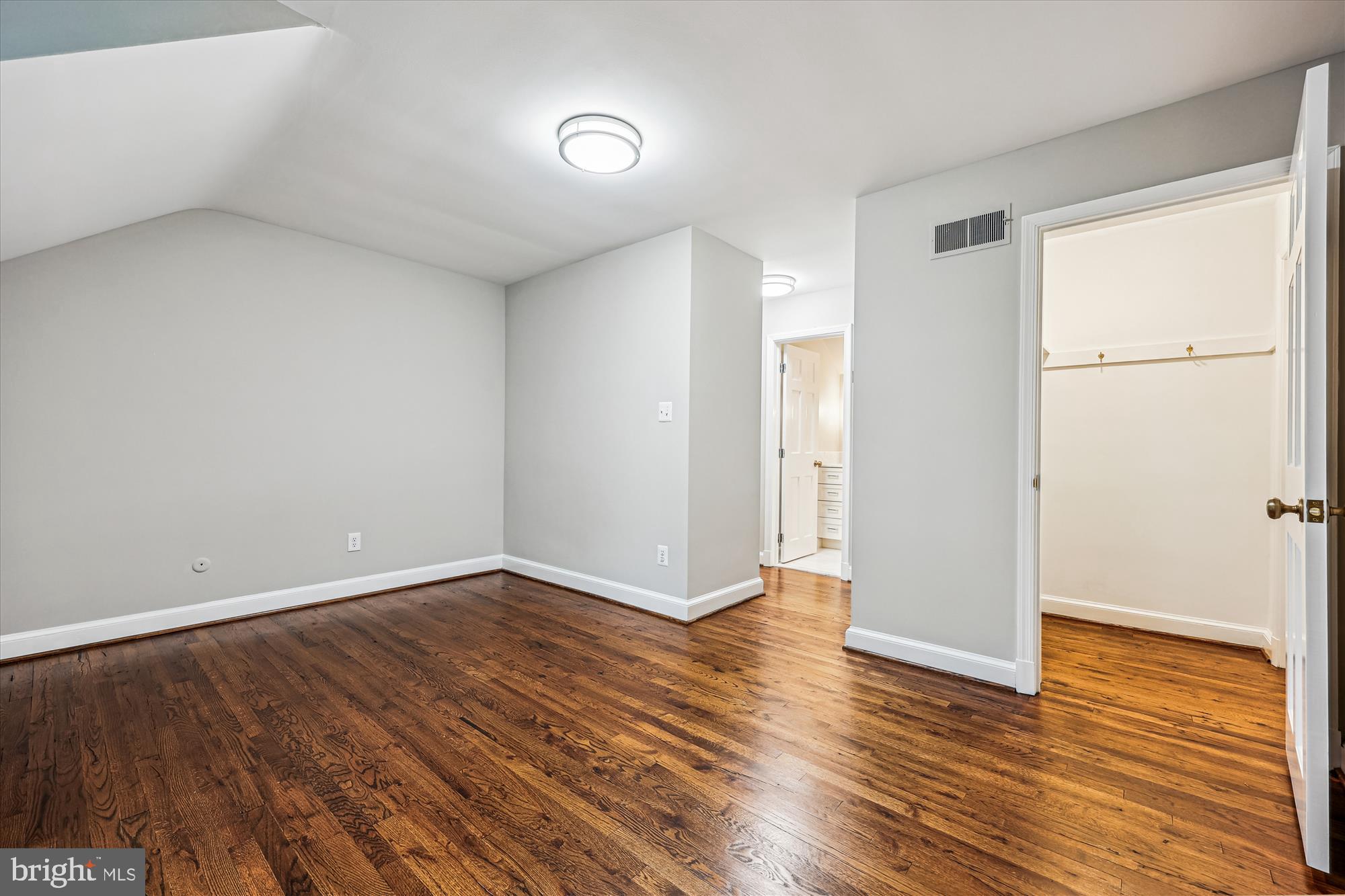 BRADLEY HILLS GROVE - Residential