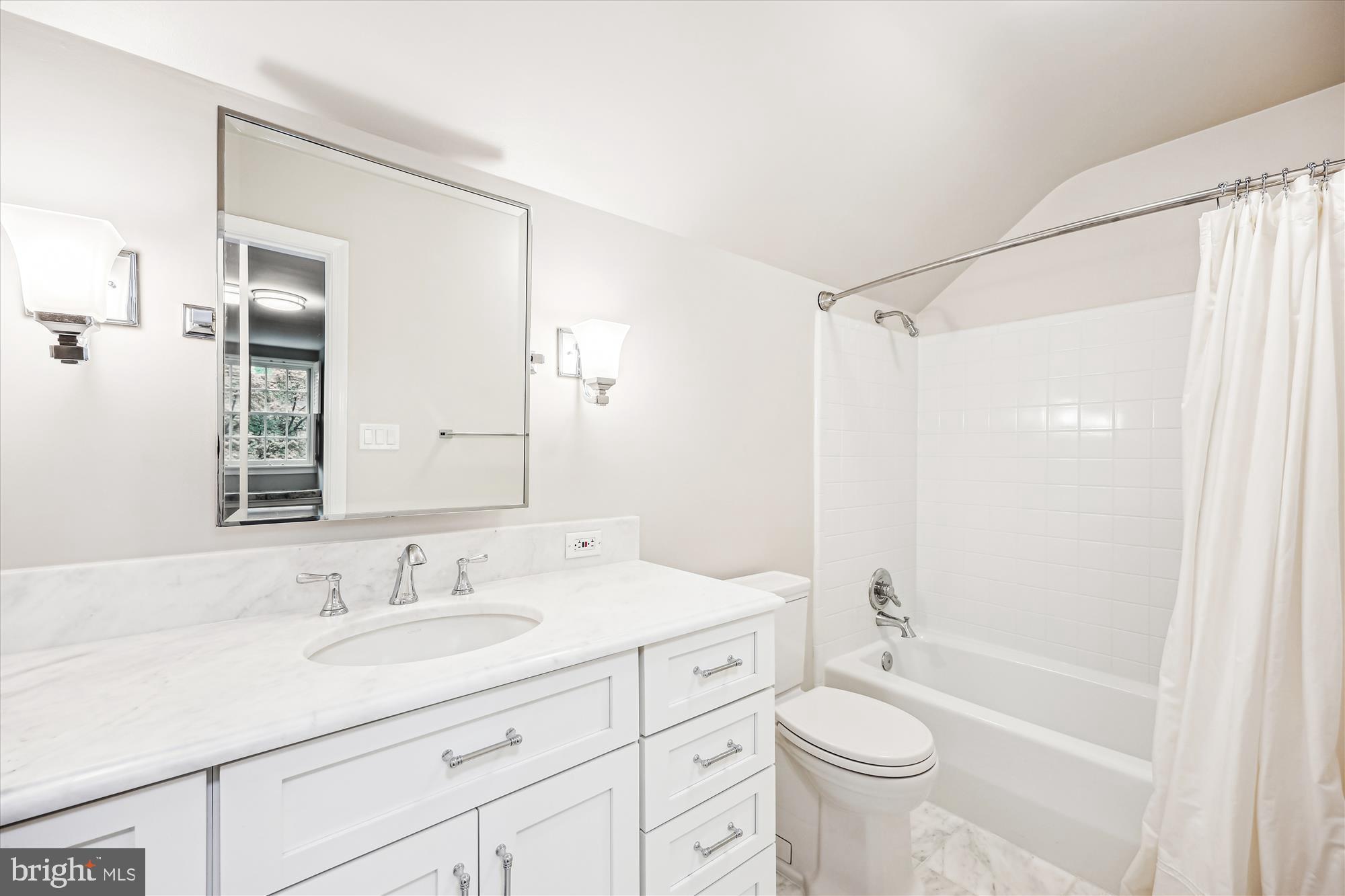 BRADLEY HILLS GROVE - Residential