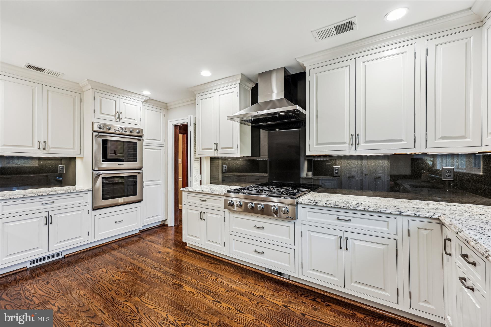 BRADLEY HILLS GROVE - Residential