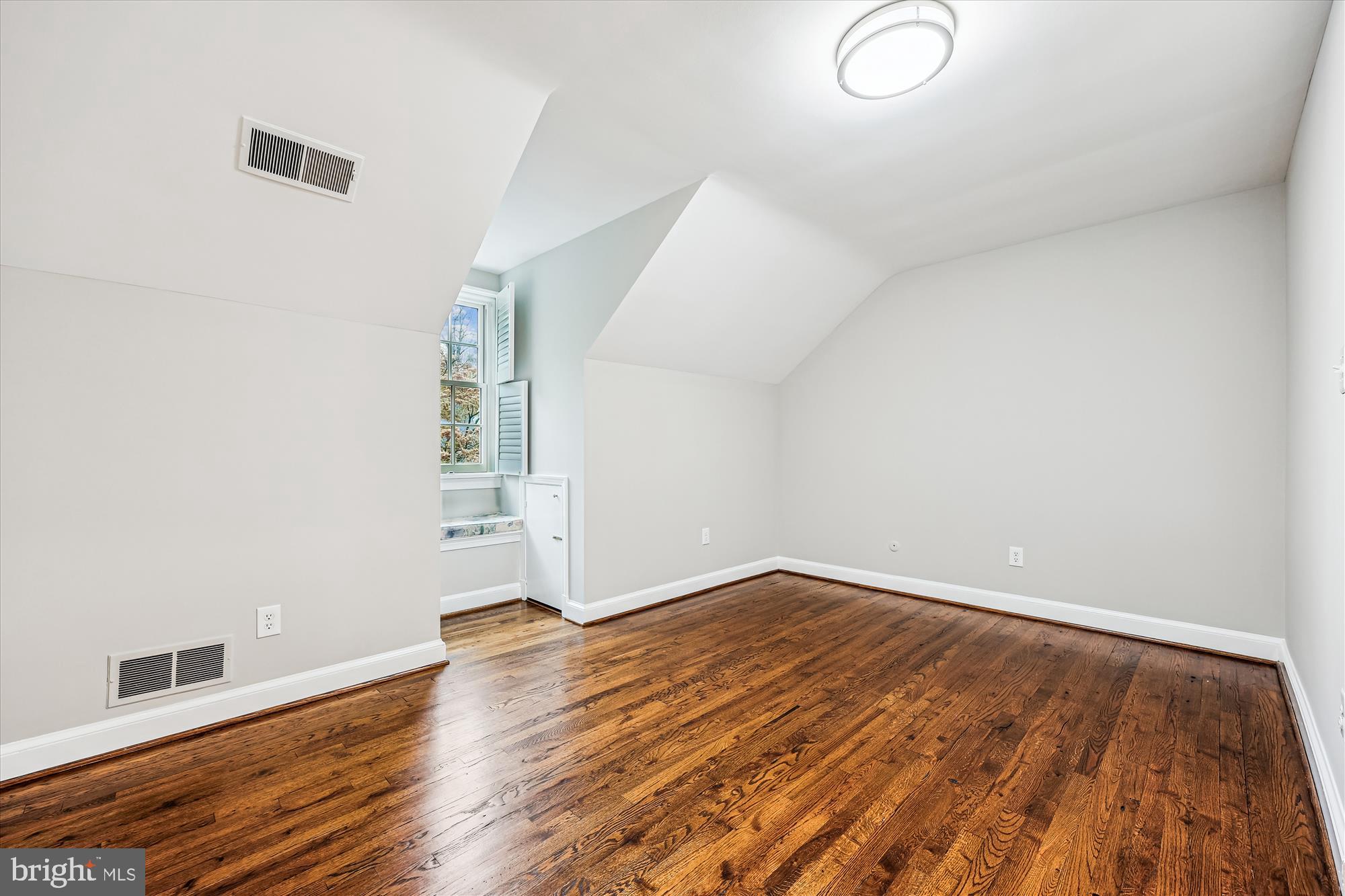 BRADLEY HILLS GROVE - Residential