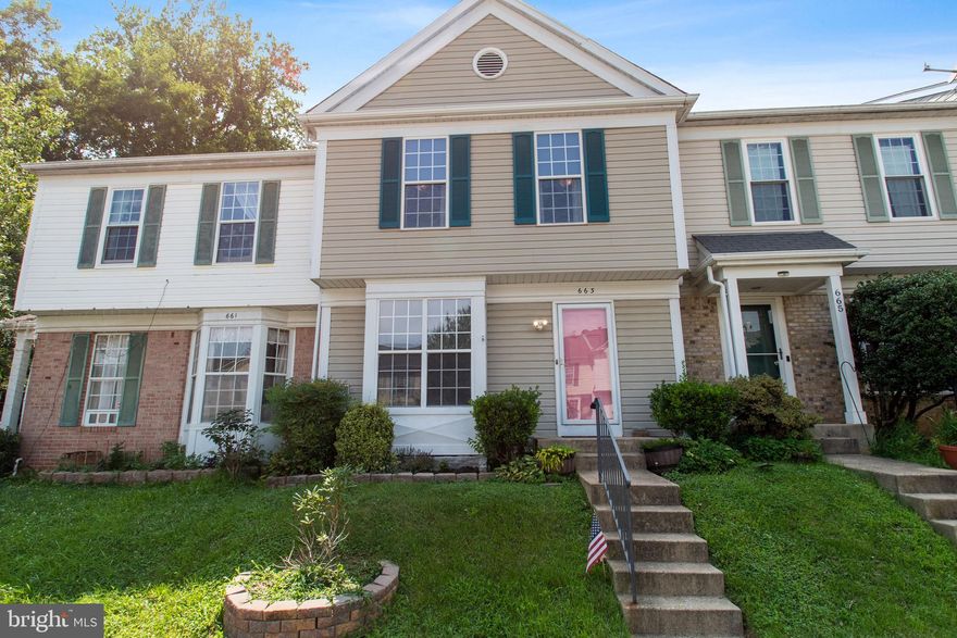 Amazing Opportunity to Rent this Beautifully Updated Open concept home! Gourmet kitchen w/ granite counters, stainless steel appliances, tile backsplash in kitchen, large island & Hardwood Floors. Updated master bath offers skylight, double granite vanity, tile & private water closet. Gas fireplace in large rec room. Private deck & patio backs to woods! 3 beds 3.5  baths, Crown moulding, storage...this home has it all! Its a must See!!!