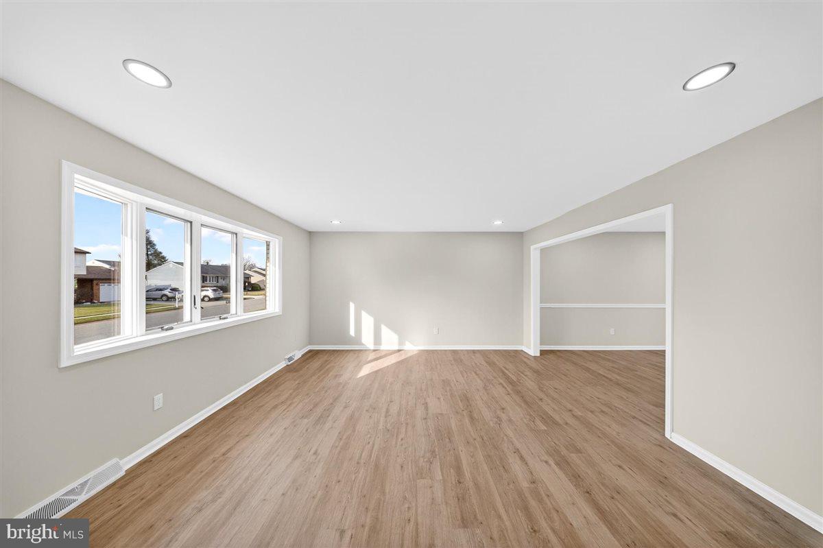 DEACONS WALK - Residential