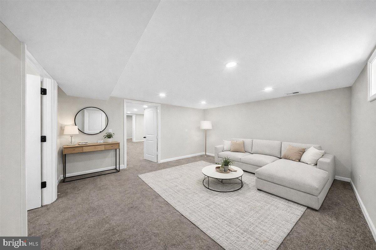 DEACONS WALK - Residential