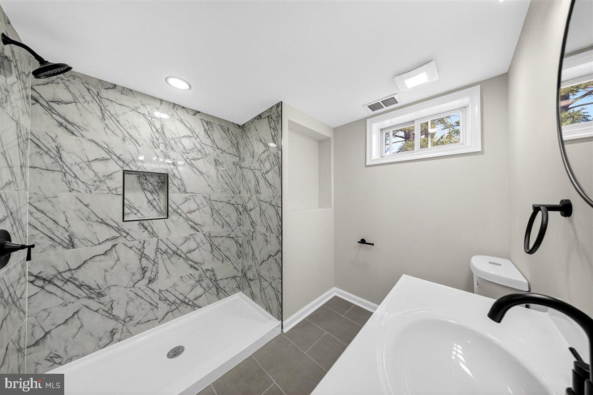 DEACONS WALK - Residential