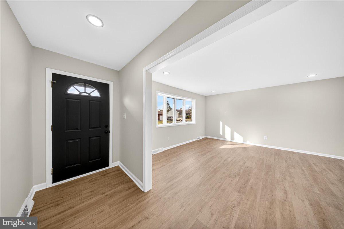 DEACONS WALK - Residential