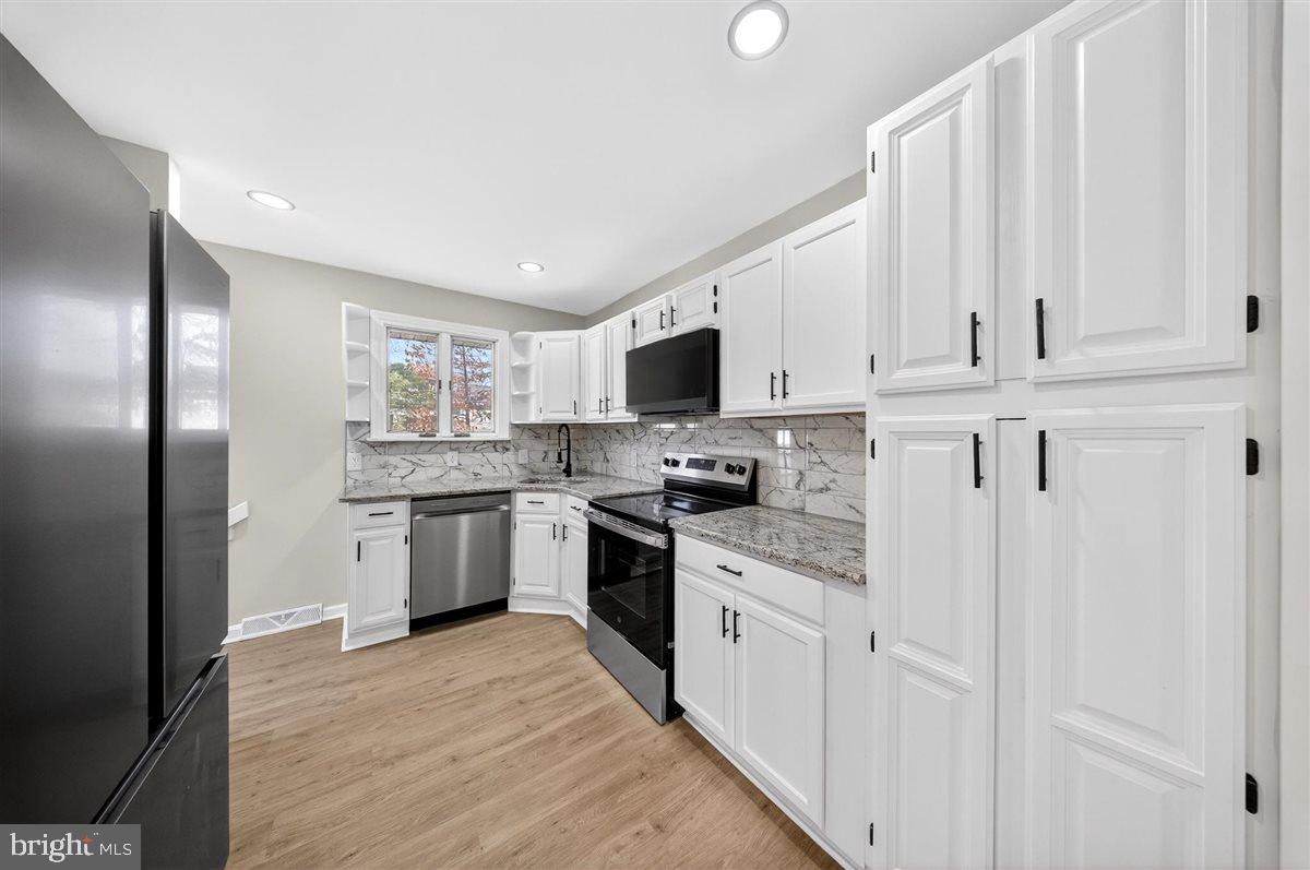 DEACONS WALK - Residential