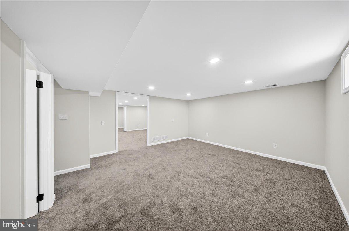 DEACONS WALK - Residential