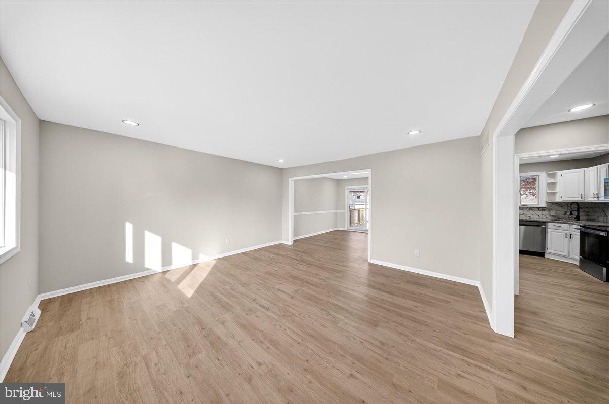 DEACONS WALK - Residential