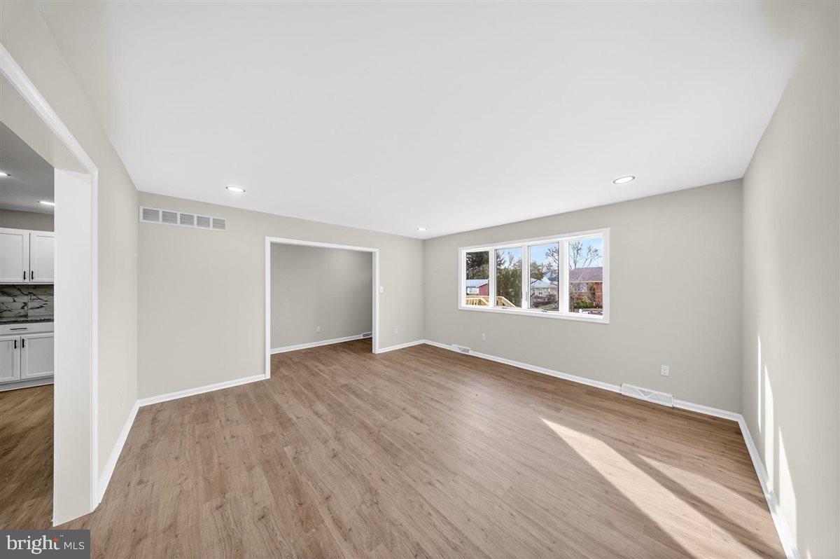 DEACONS WALK - Residential