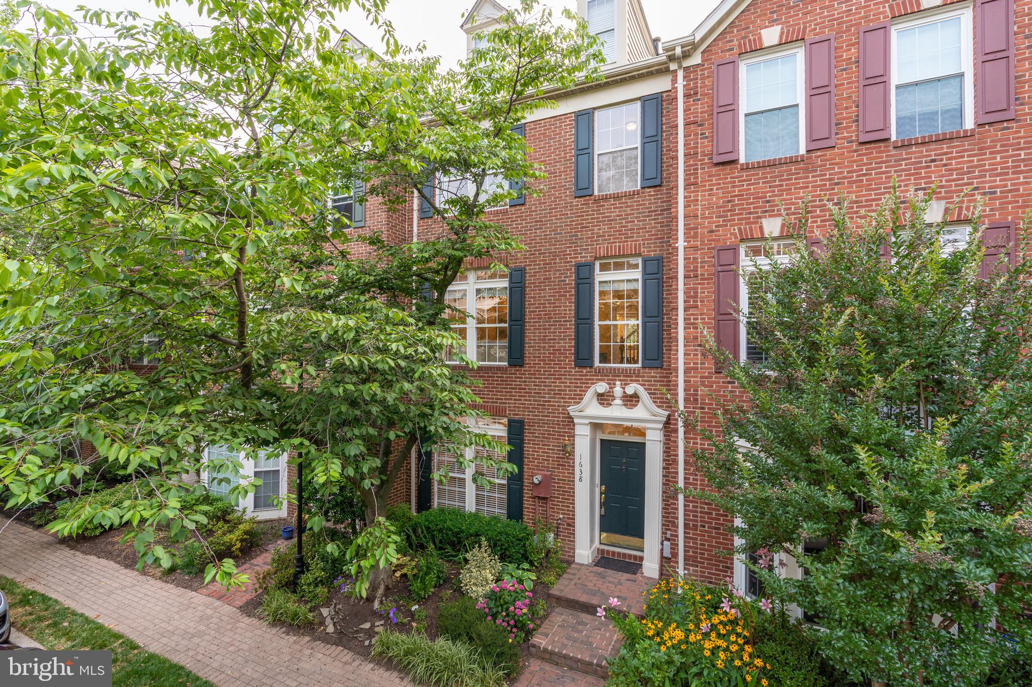 OLD TOWN GREENS - Residential