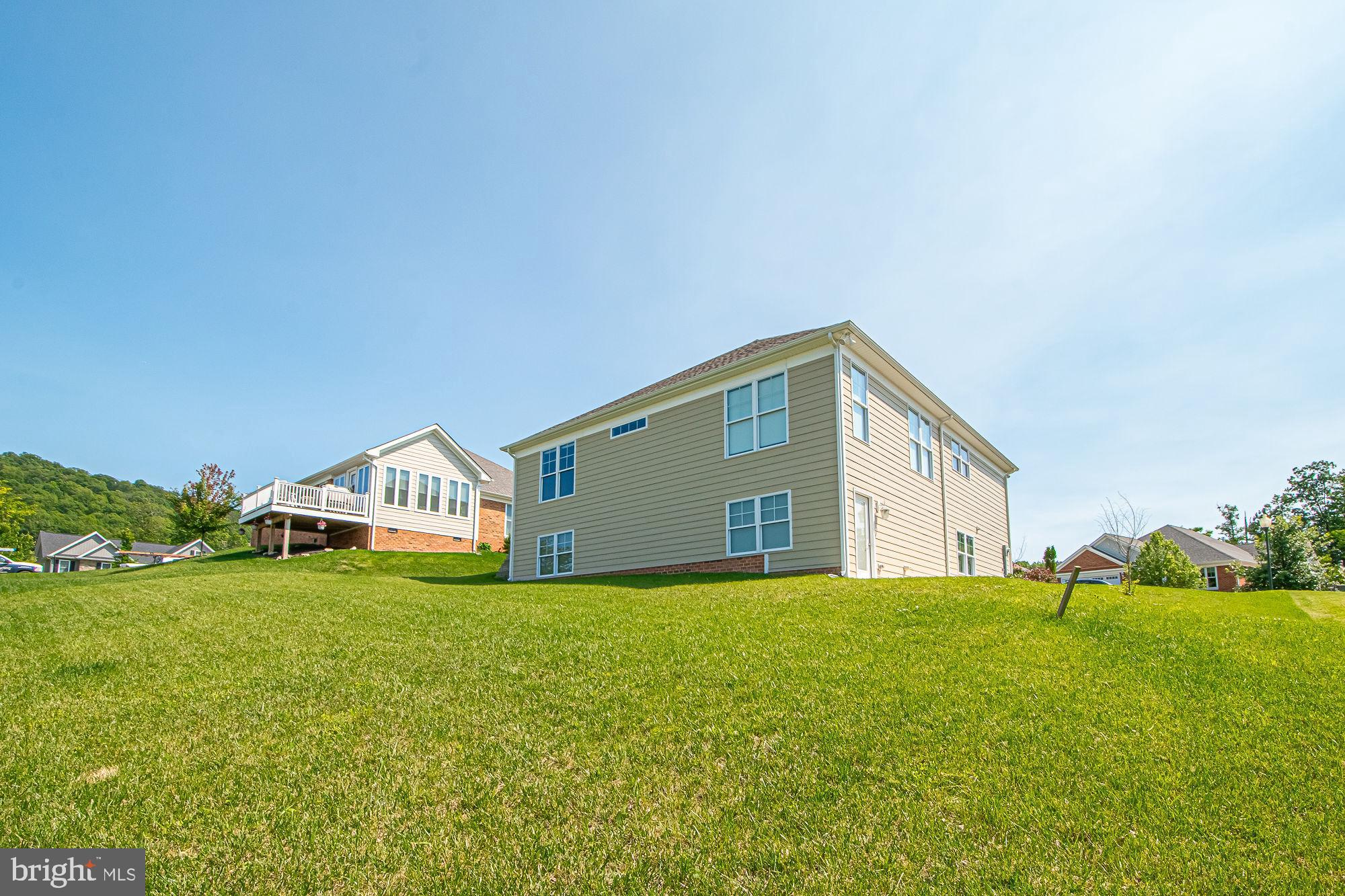 HAPPY CREEK KNOLLS - Residential