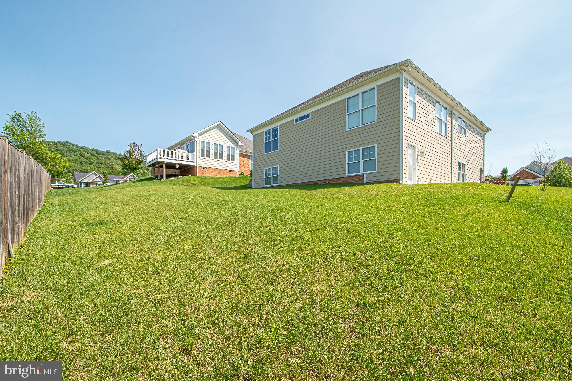 HAPPY CREEK KNOLLS - Residential