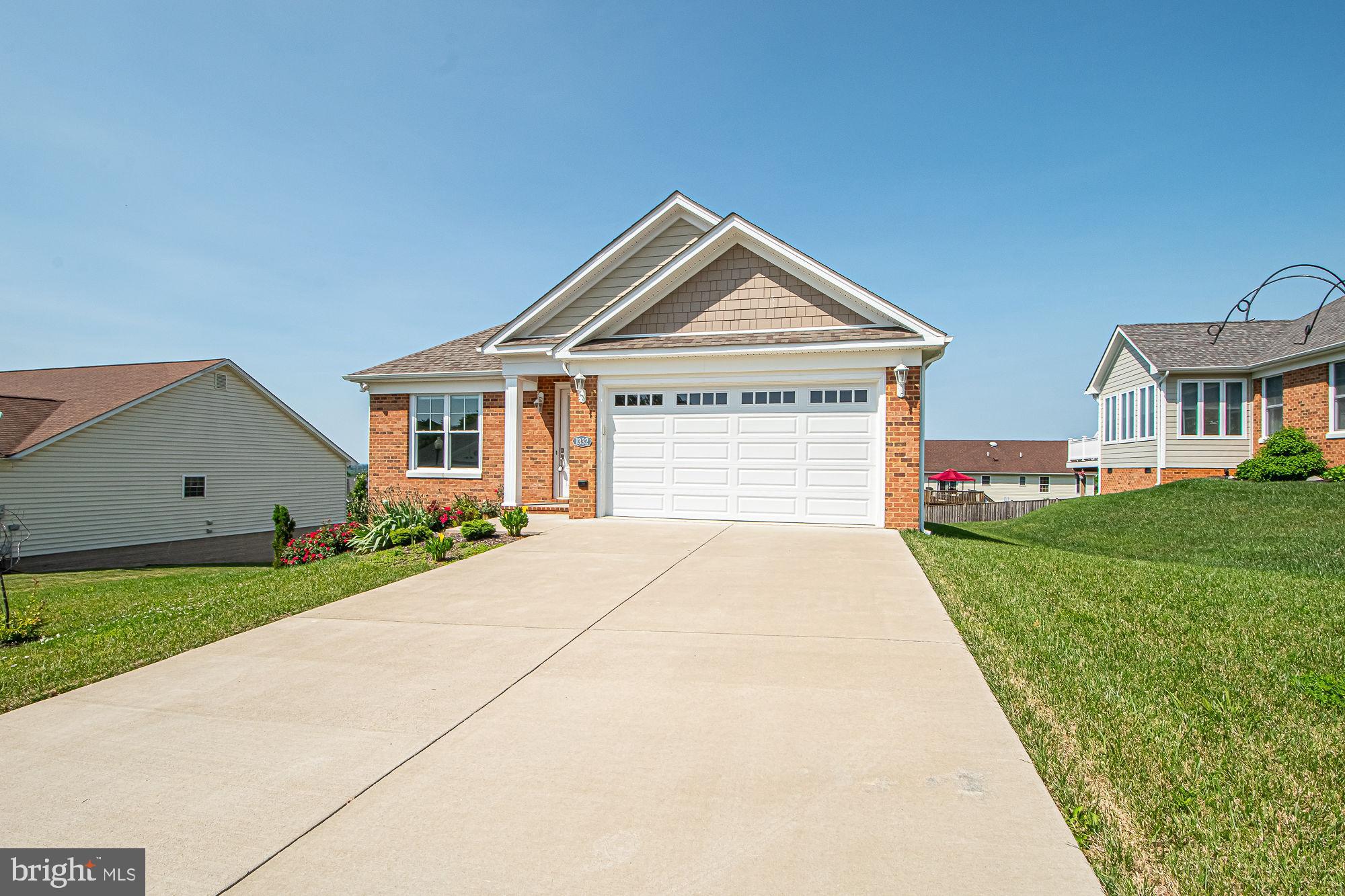 HAPPY CREEK KNOLLS - Residential