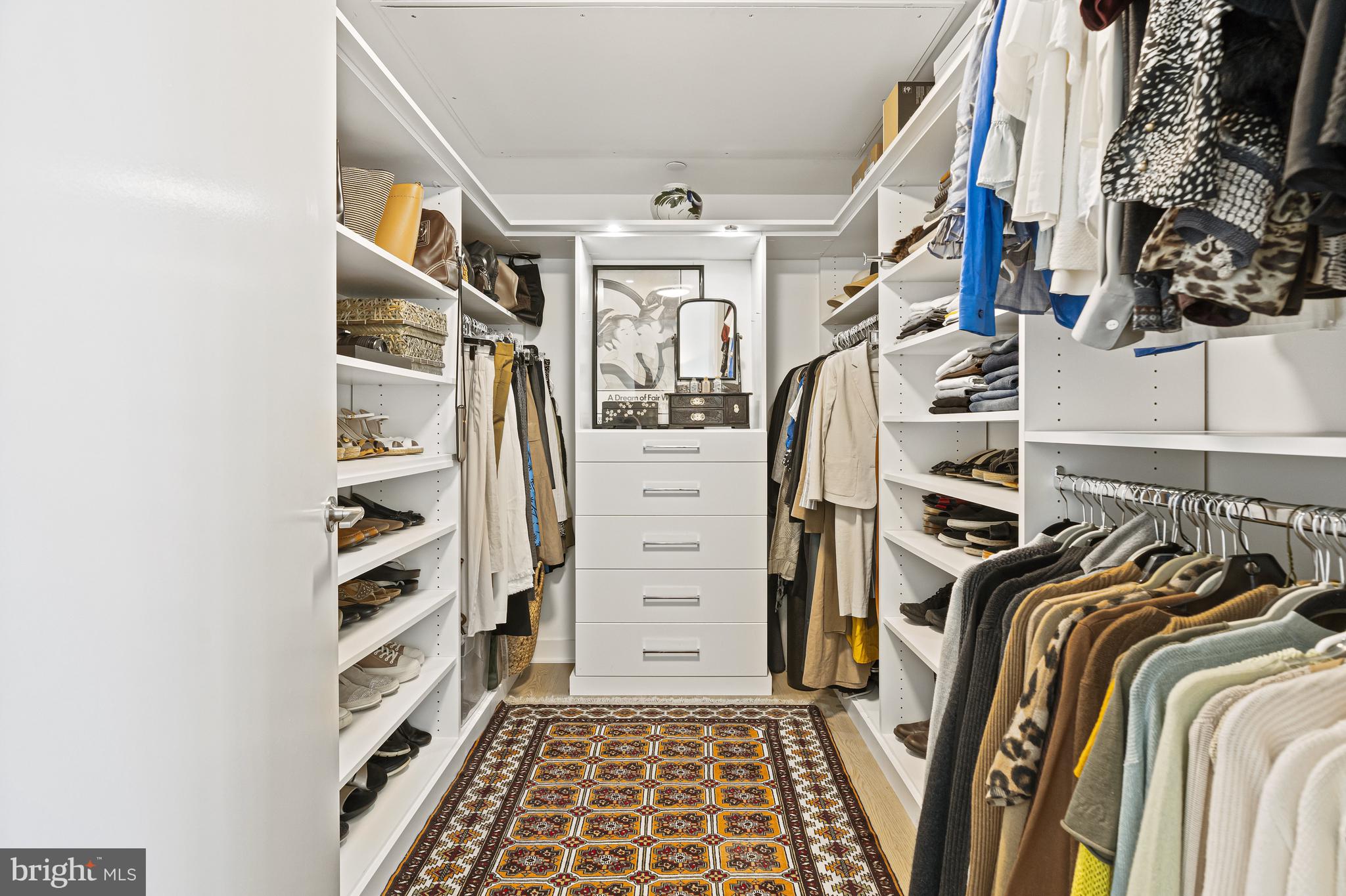 THE VERSE CONDO - Residential