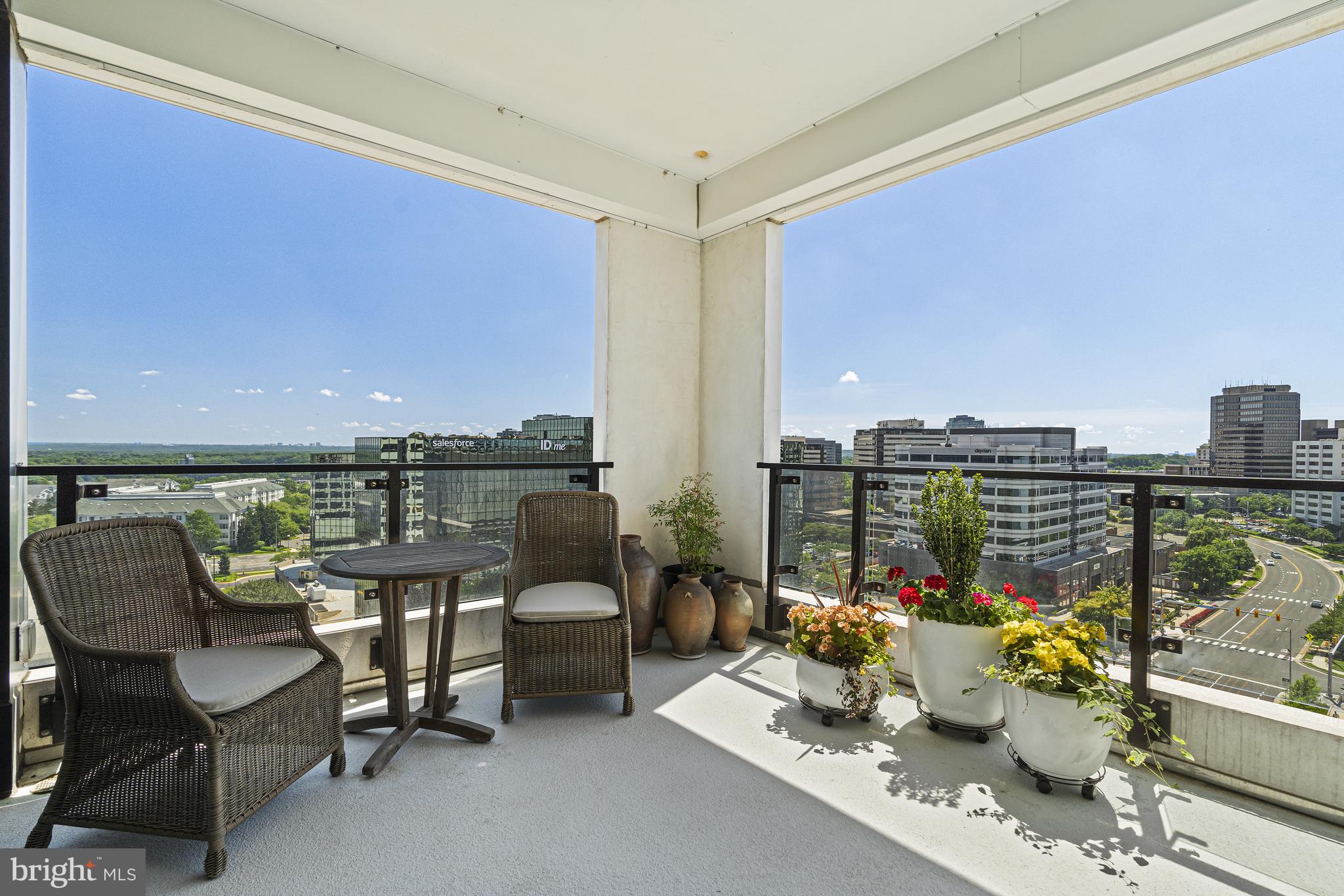 THE VERSE CONDO - Residential