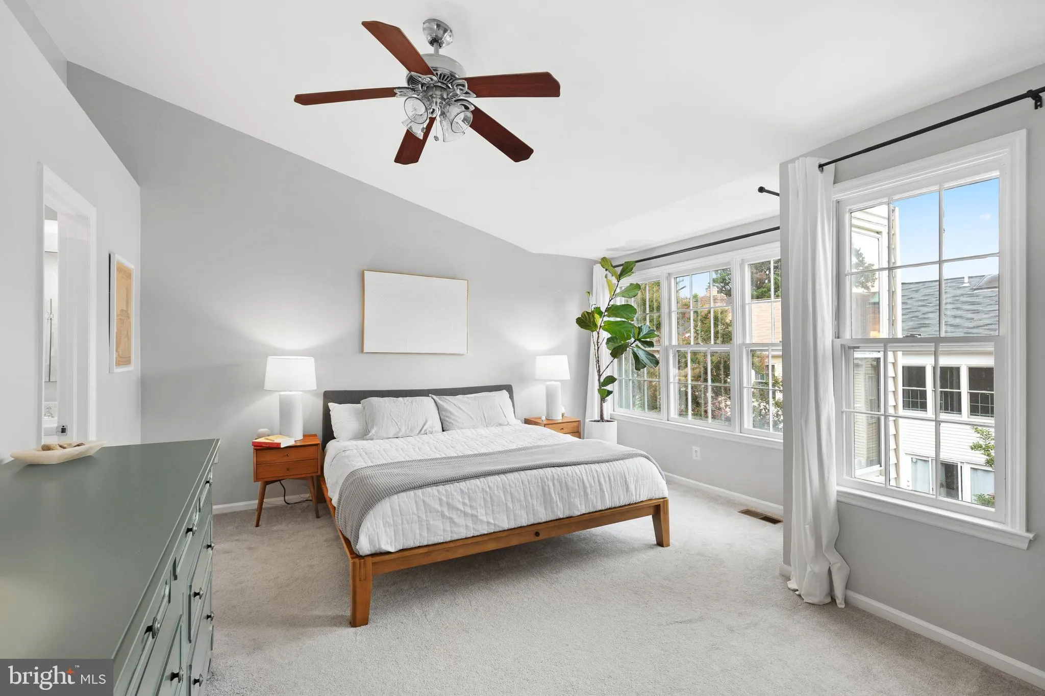 Springfield, Virginia 22150, United States, 3 Bedrooms Bedrooms, ,4 BathroomsBathrooms,Residential,Contingent,180092