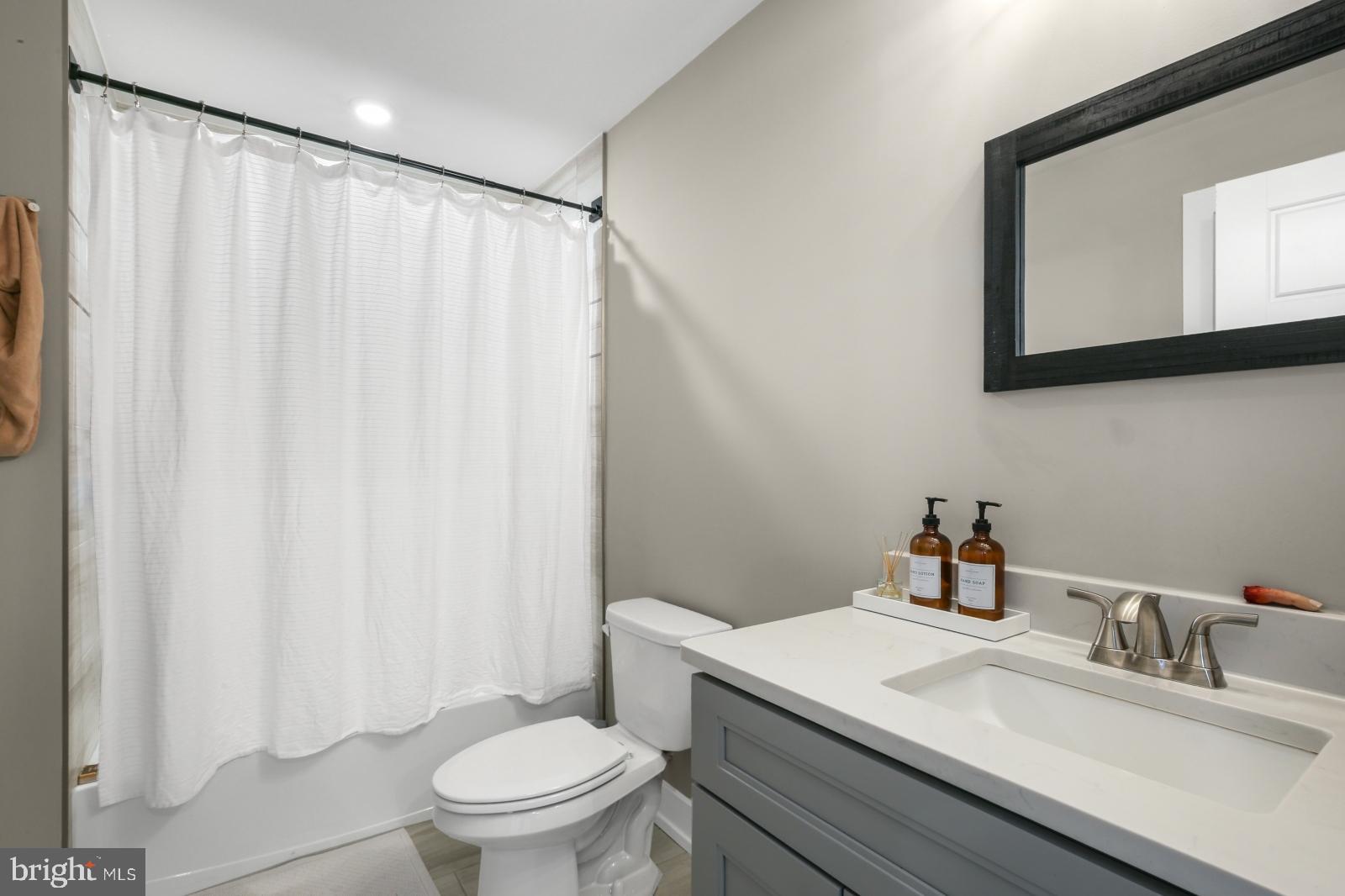 PHILADELPHIA (NORTH) - Residential Lease